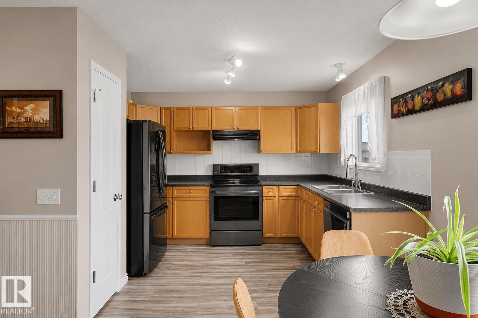 16114 43 Street Nw, Edmonton, AB - Indoor