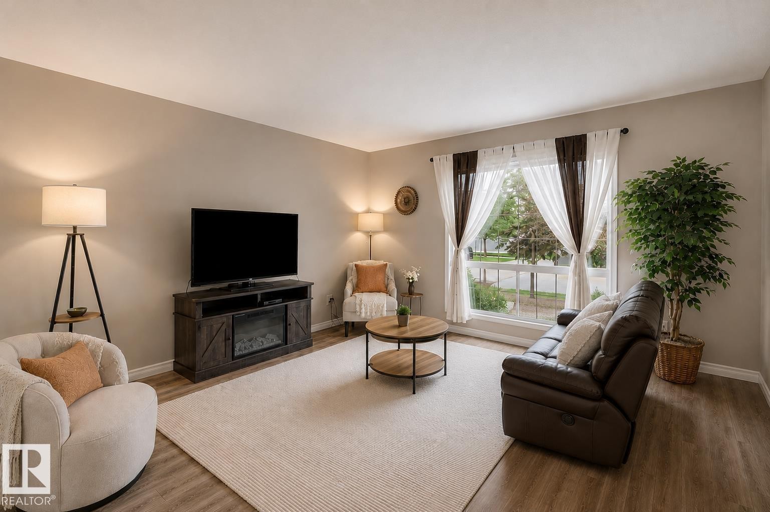 16114 43 Street Nw, Edmonton, AB - Indoor Photo Showing Living Room