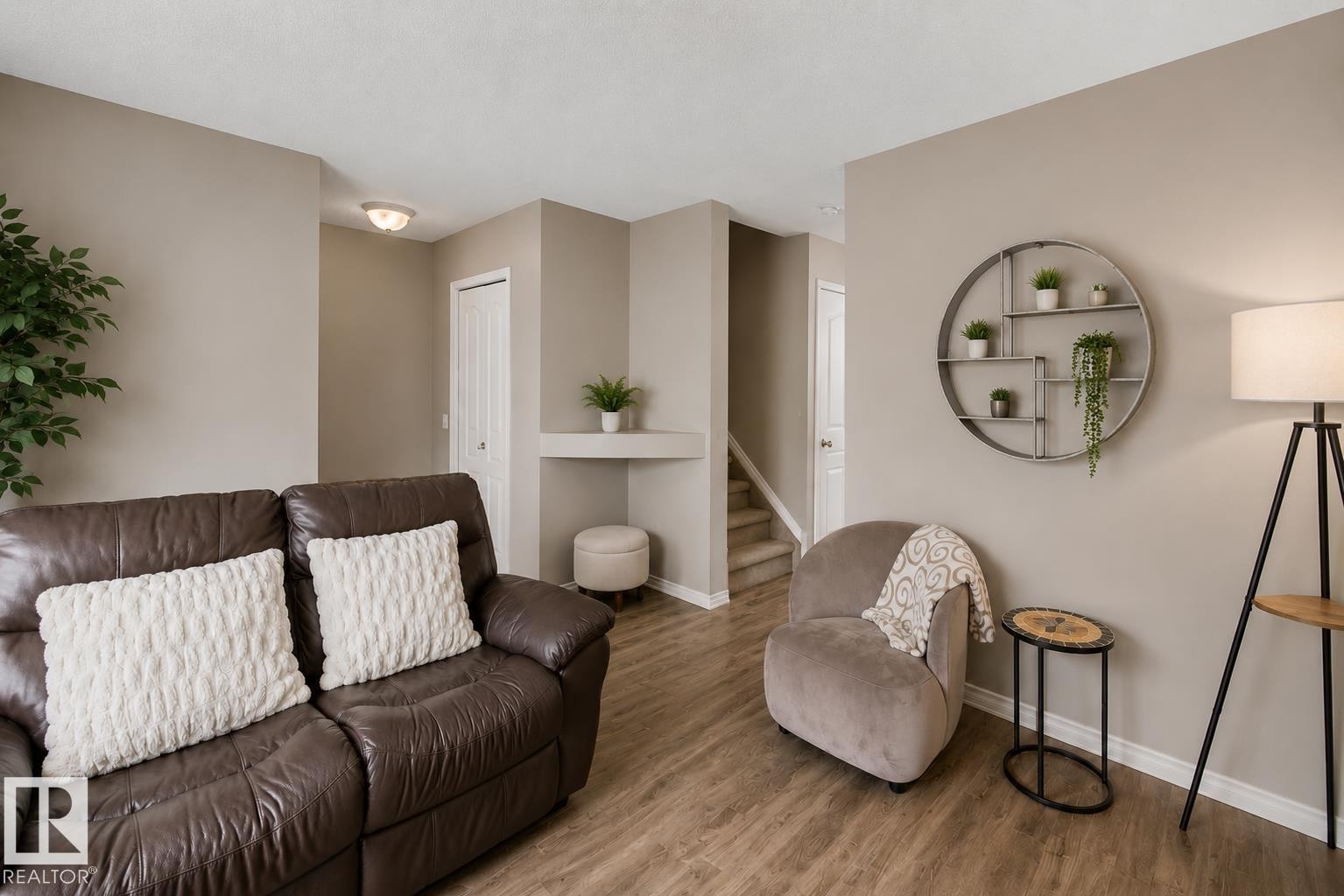 16114 43 Street Nw, Edmonton, AB - Indoor Photo Showing Living Room