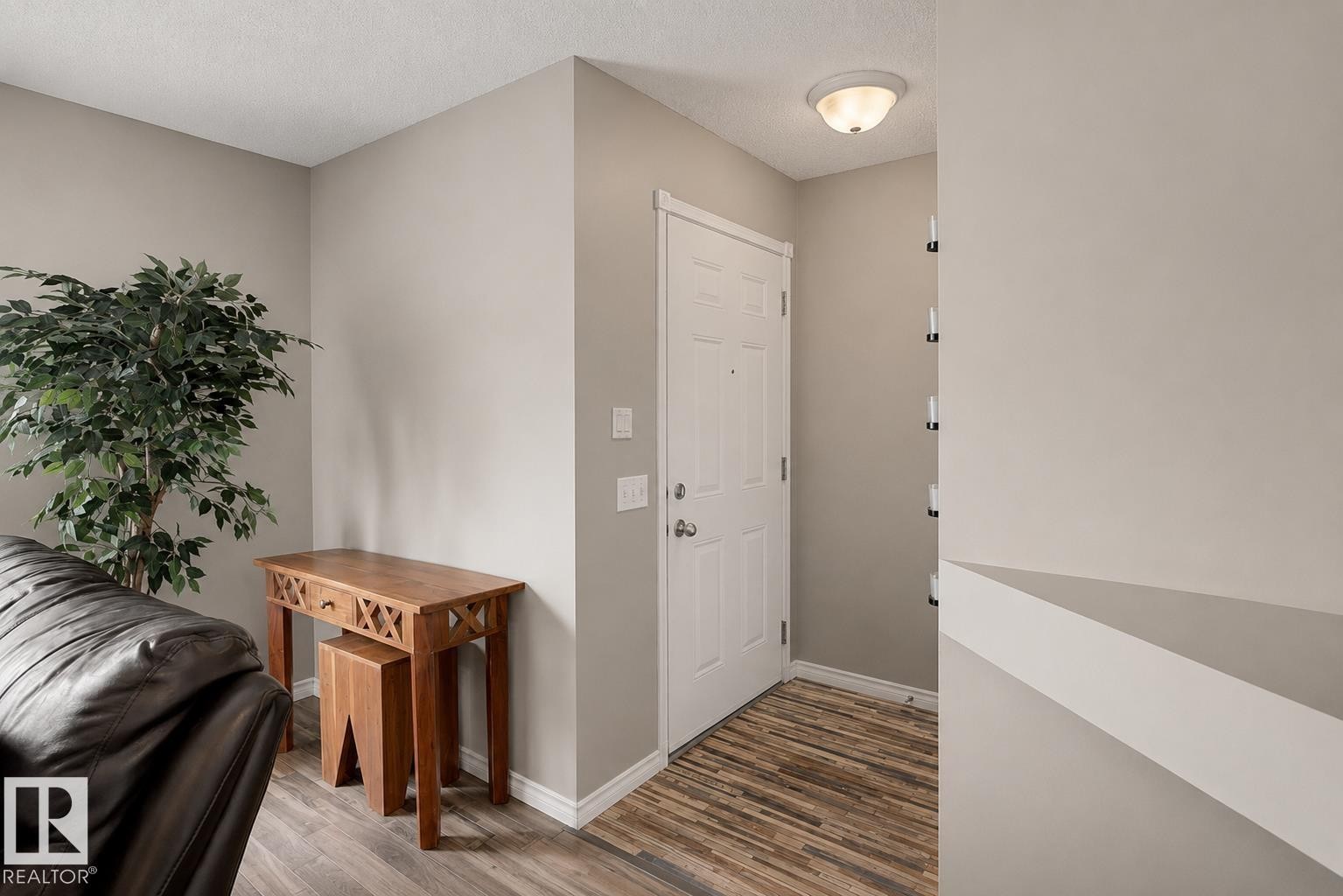 16114 43 Street Nw, Edmonton, AB - Indoor Photo Showing Other Room