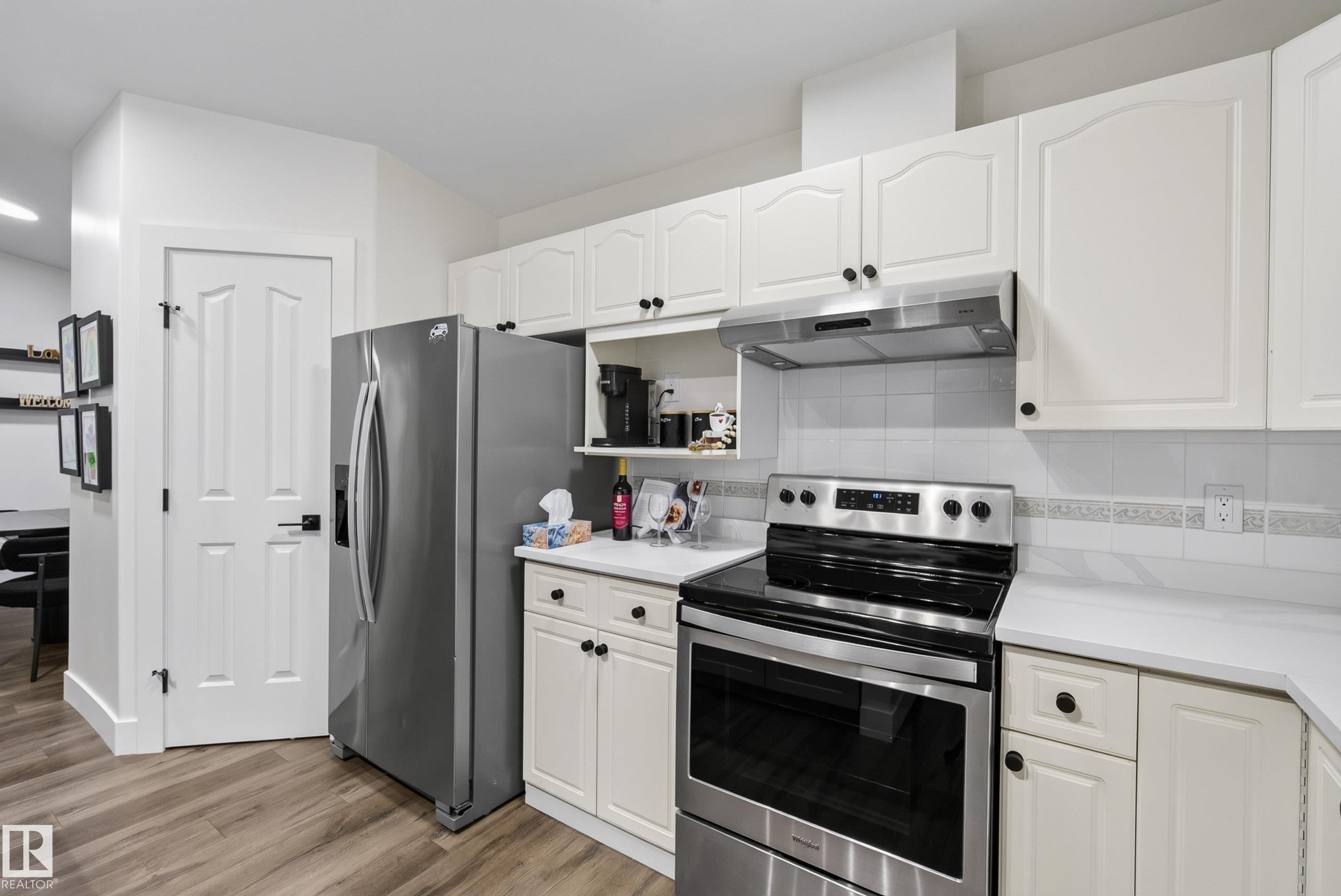 6741 162A Avenue Nw, Edmonton, AB - Indoor Photo Showing Kitchen With Stainless Steel Kitchen
