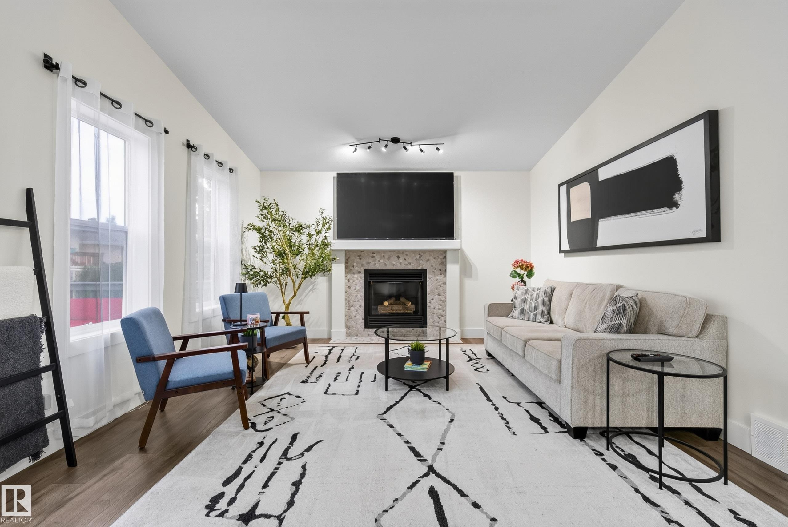 6741 162A Avenue Nw, Edmonton, AB - Indoor Photo Showing Living Room With Fireplace