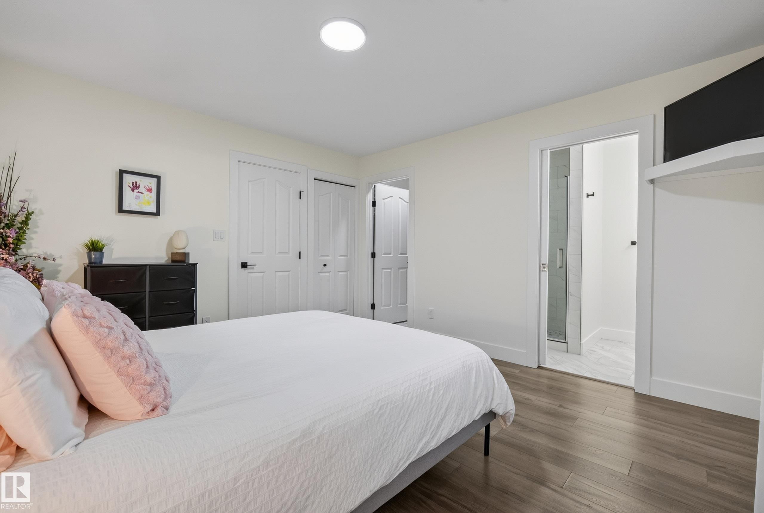 6741 162A Avenue Nw, Edmonton, AB - Indoor Photo Showing Bedroom