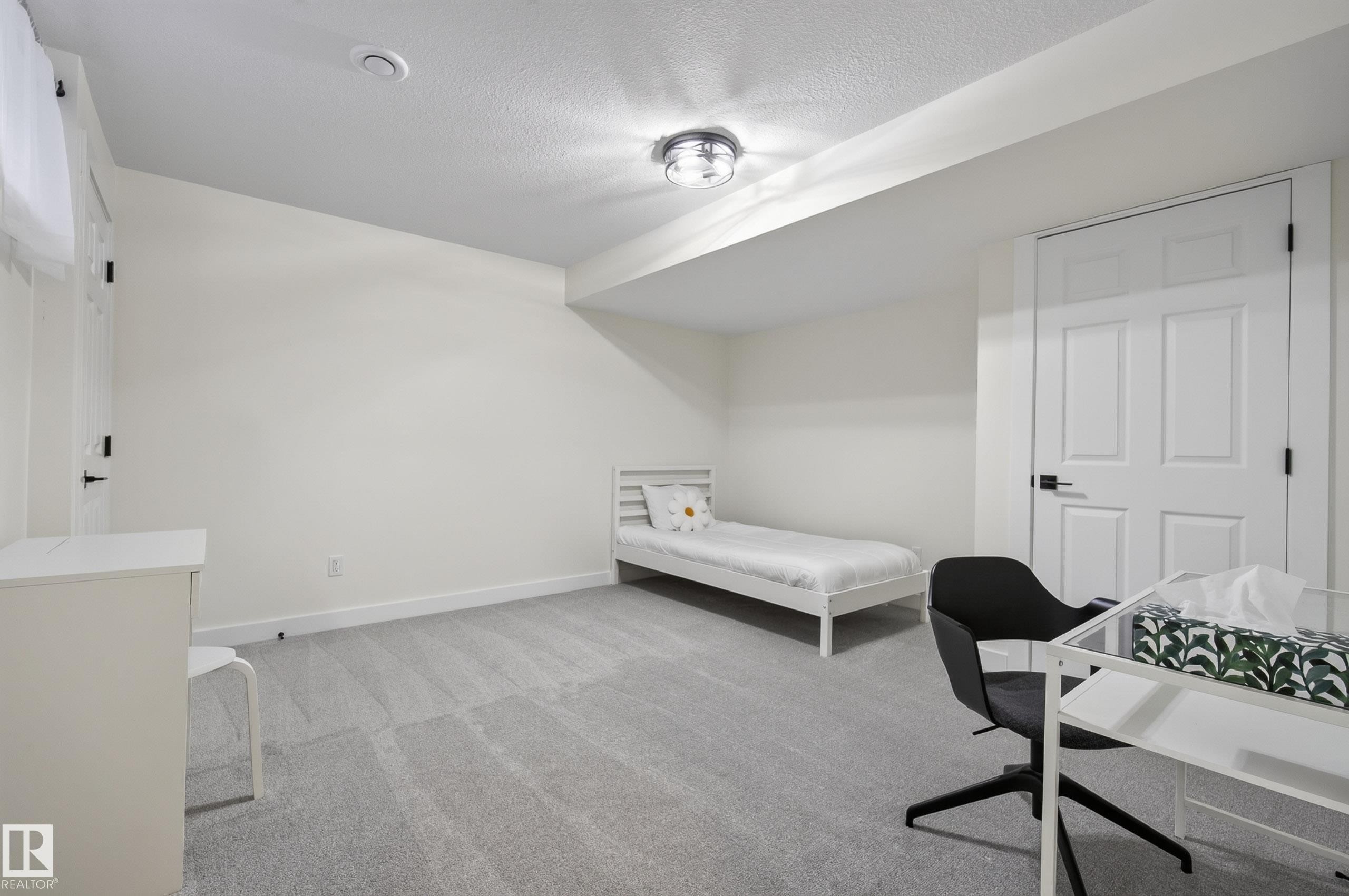 6741 162A Avenue Nw, Edmonton, AB - Indoor Photo Showing Other Room