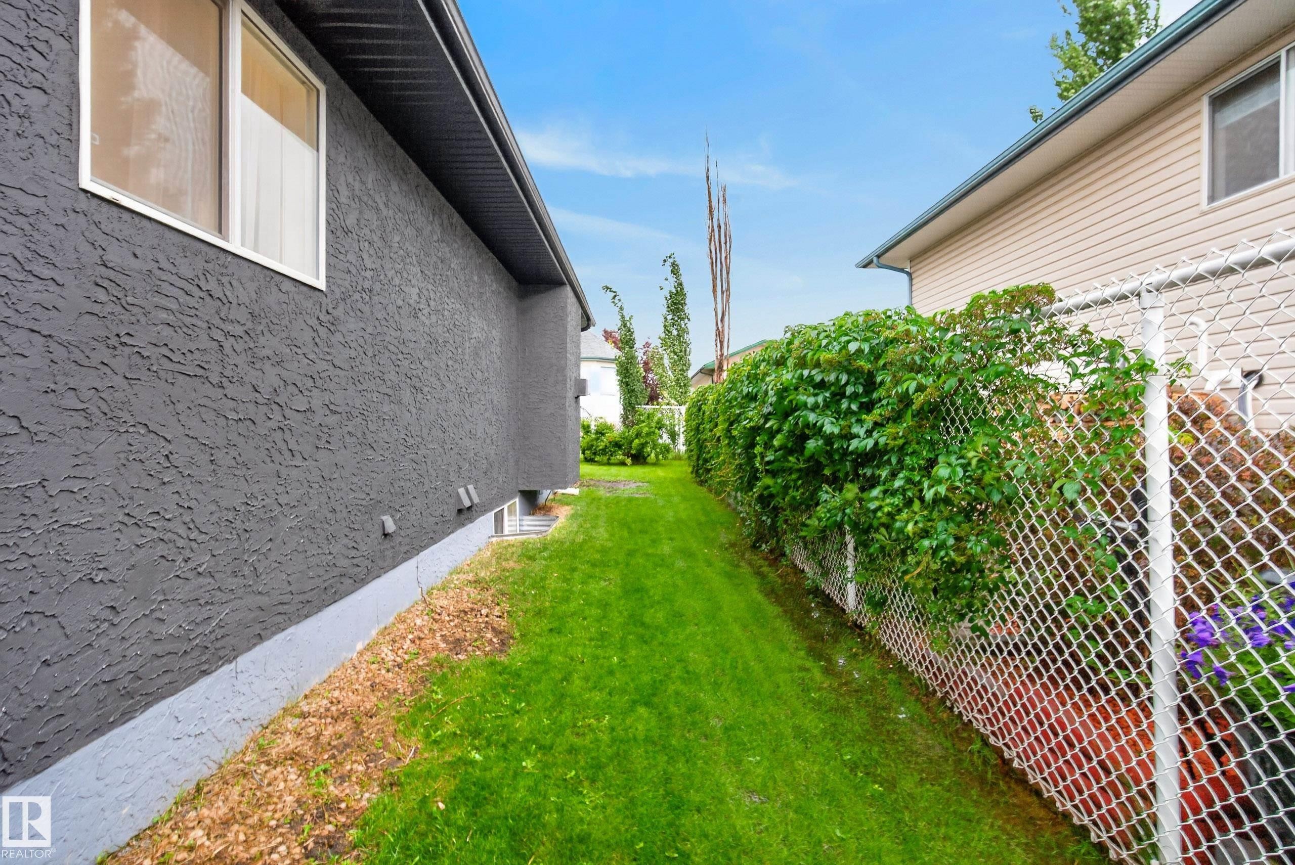 6741 162A Avenue Nw, Edmonton, AB - Outdoor