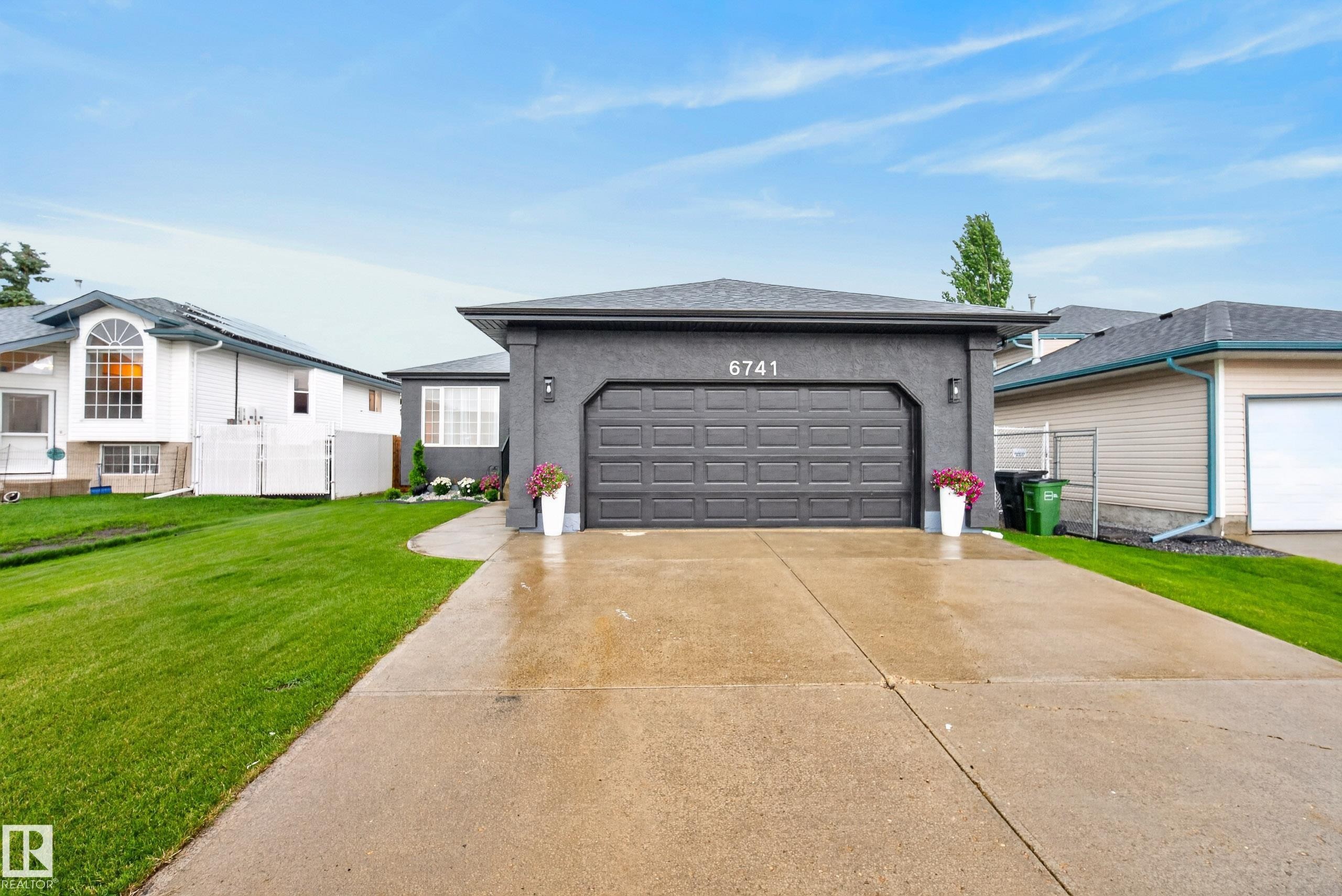 6741 162A Avenue Nw, Edmonton, AB - Outdoor