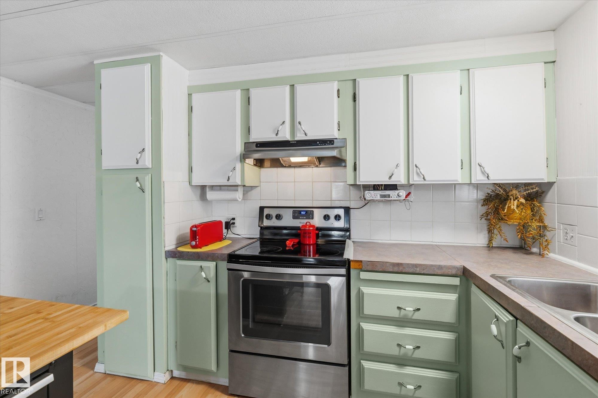 49 53222 Range Road 272, Rural Parkland County, AB - Indoor Photo Showing Kitchen