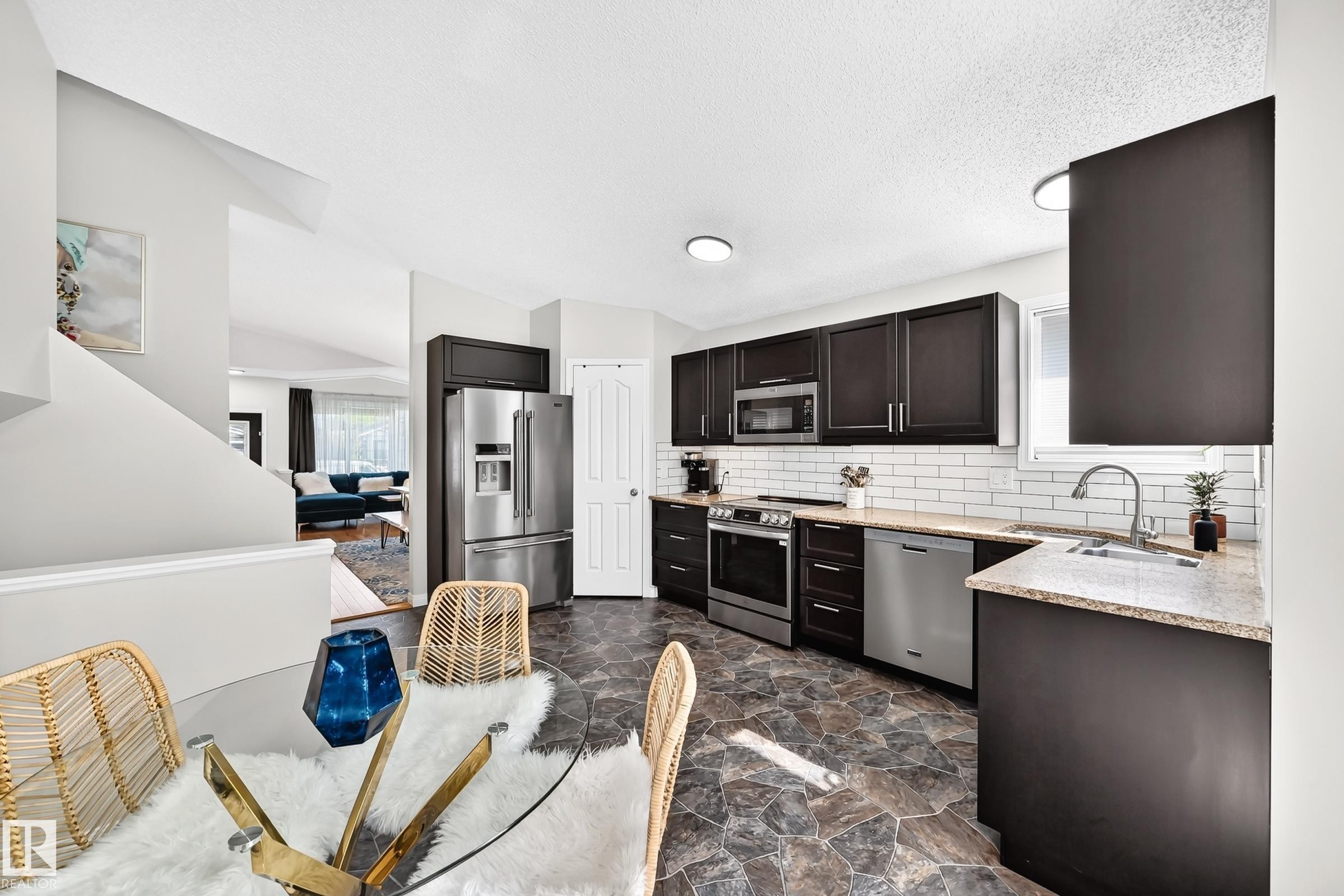 3729 131A Avenue Nw, Edmonton, AB - Indoor Photo Showing Kitchen With Stainless Steel Kitchen With Upgraded Kitchen