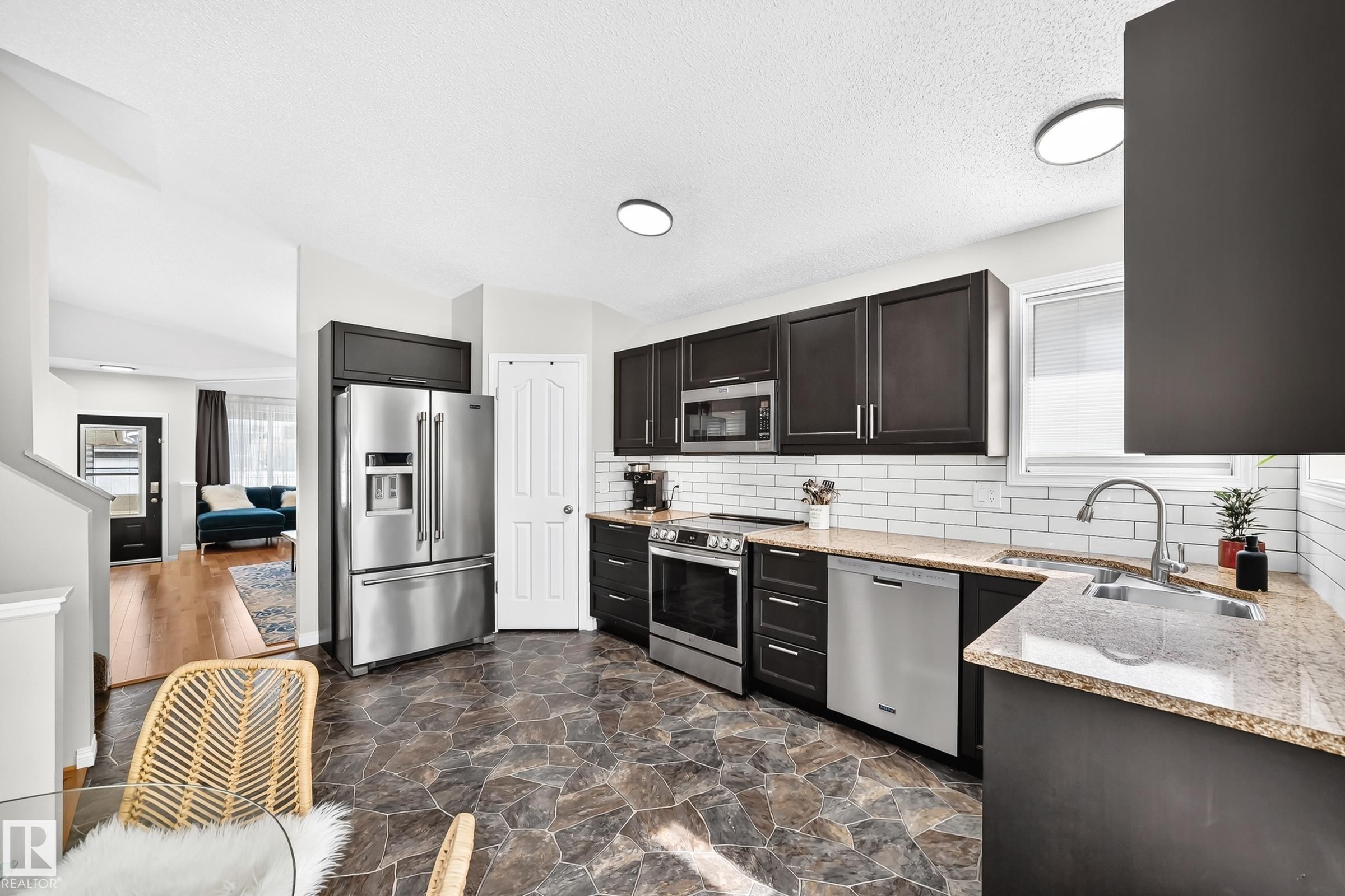 3729 131A Avenue Nw, Edmonton, AB - Indoor Photo Showing Kitchen With Stainless Steel Kitchen With Upgraded Kitchen