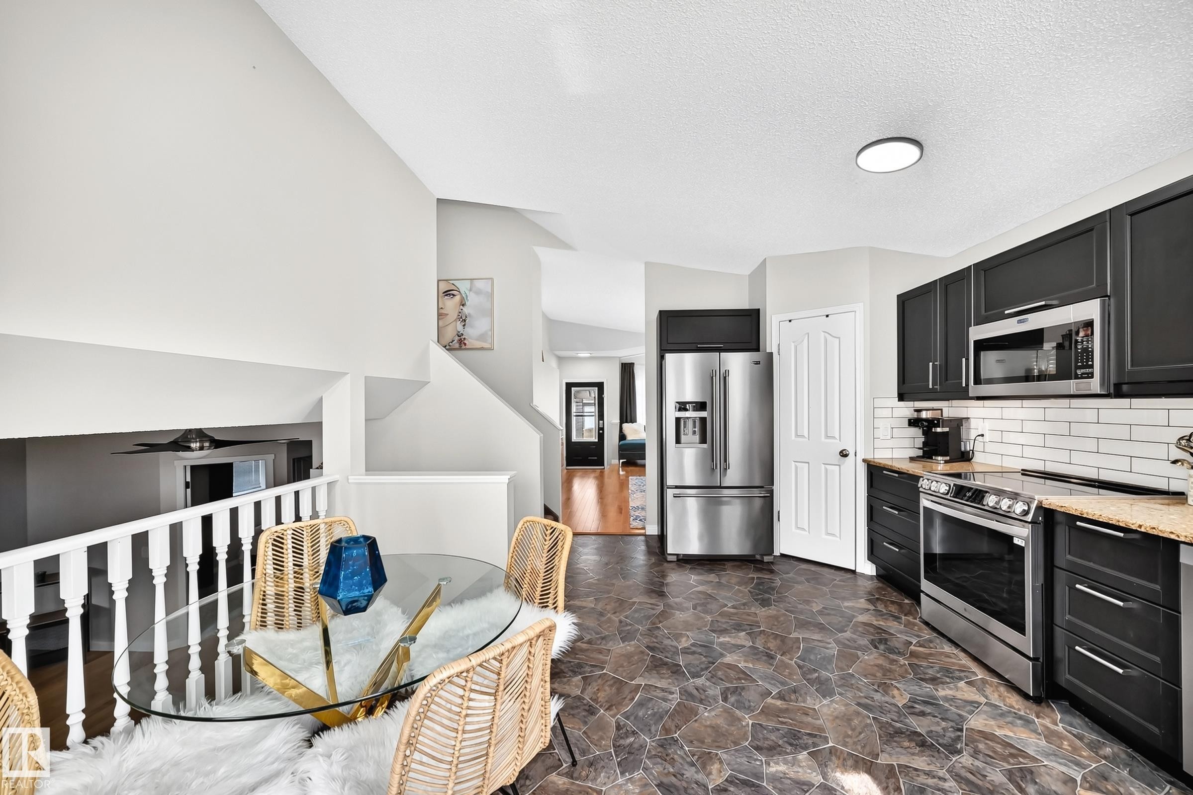 Kitchen - 3729 131A Avenue Nw, Edmonton, AB - Indoor Photo Showing Kitchen With Stainless Steel Kitchen