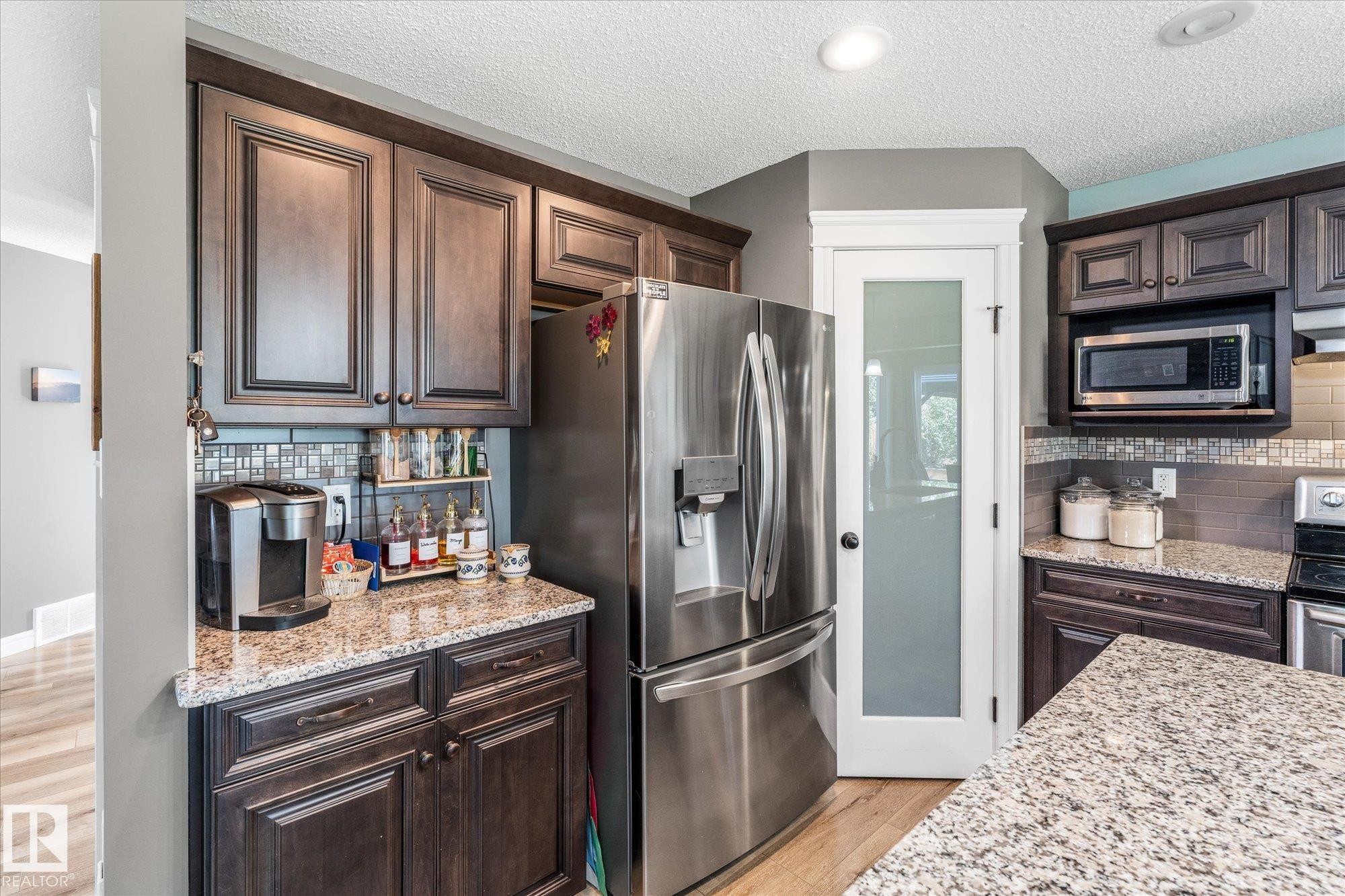 41 Meadowview Landing, Spruce Grove, AB - Indoor Photo Showing Kitchen
