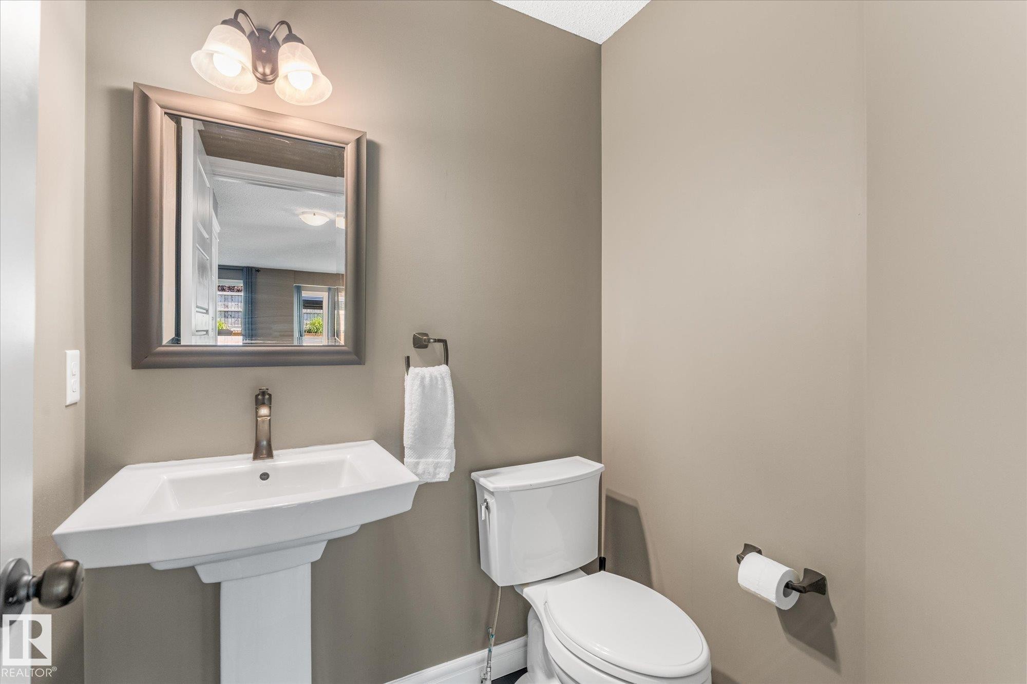 41 Meadowview Landing, Spruce Grove, AB - Indoor Photo Showing Bathroom