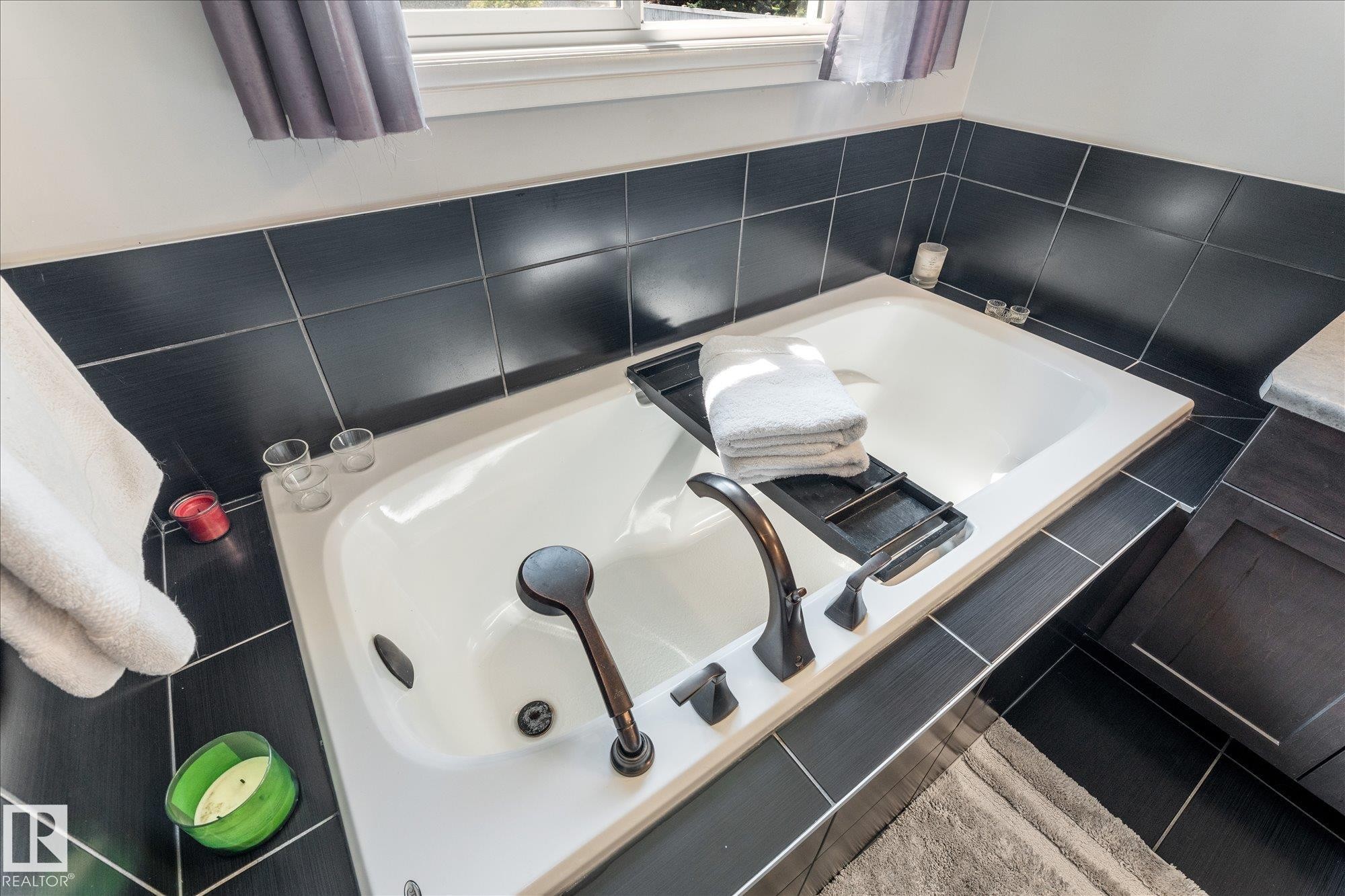 41 Meadowview Landing, Spruce Grove, AB - Indoor Photo Showing Bathroom