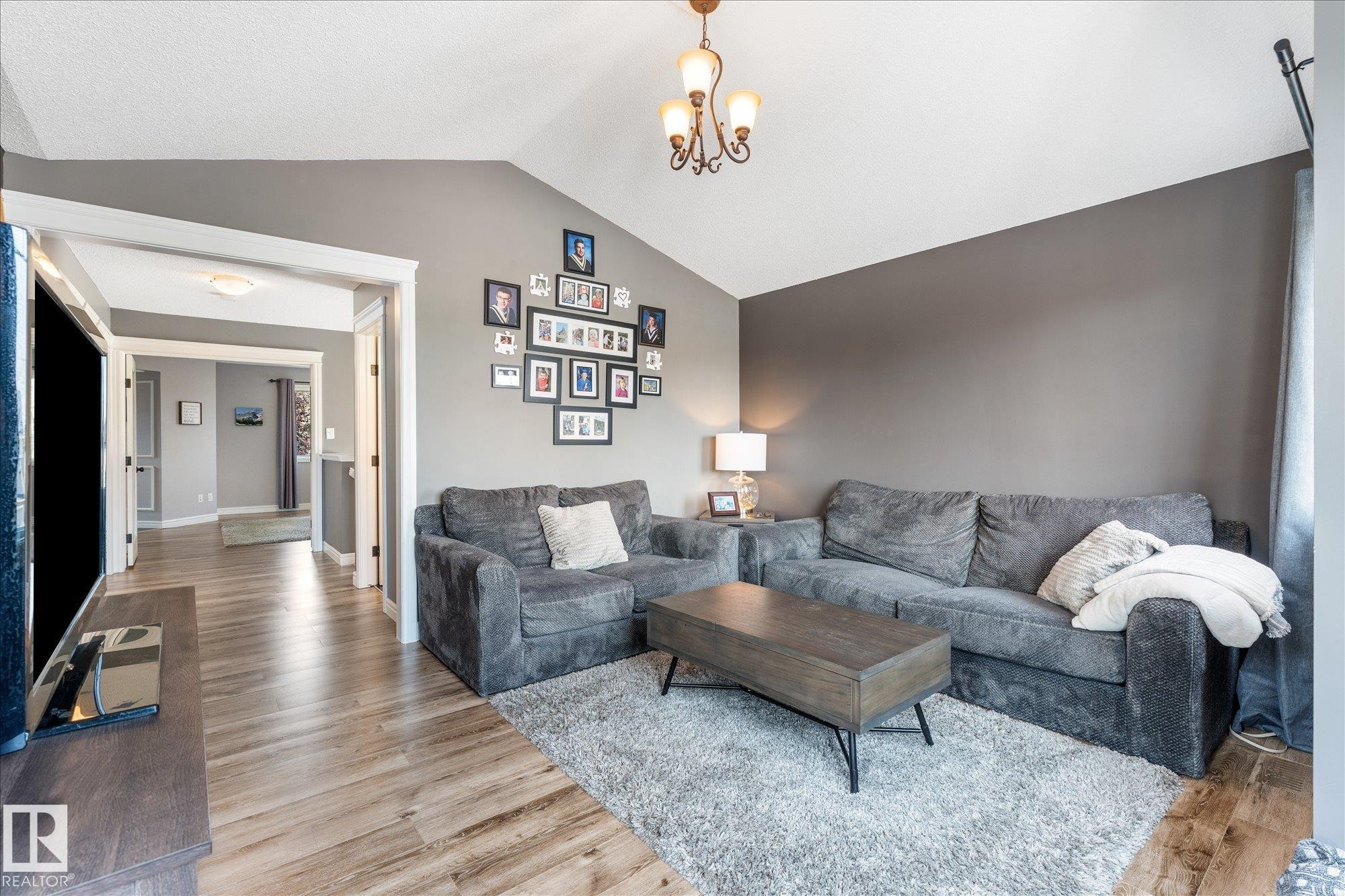 41 Meadowview Landing, Spruce Grove, AB - Indoor Photo Showing Living Room