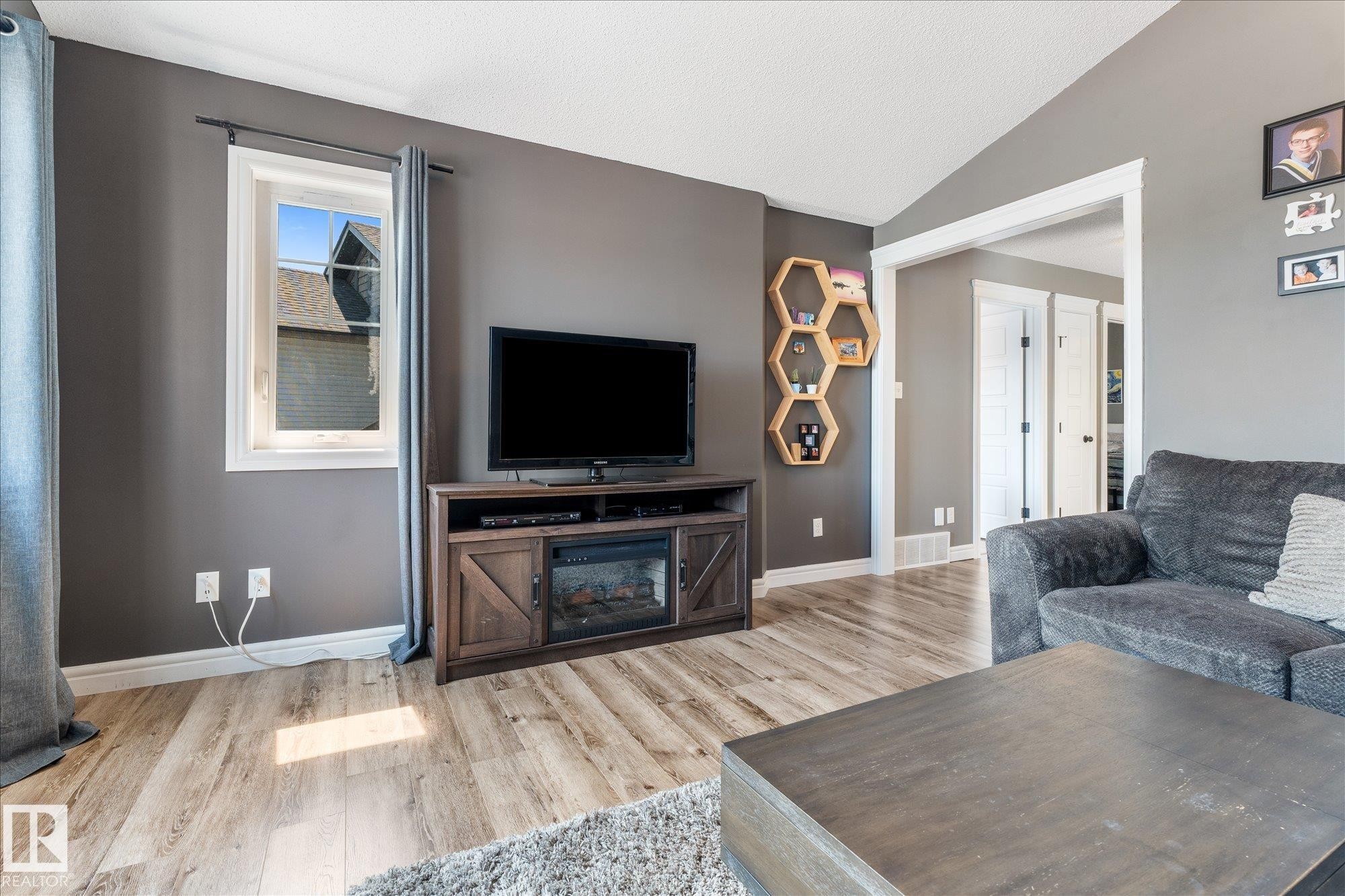 41 Meadowview Landing, Spruce Grove, AB - Indoor Photo Showing Living Room