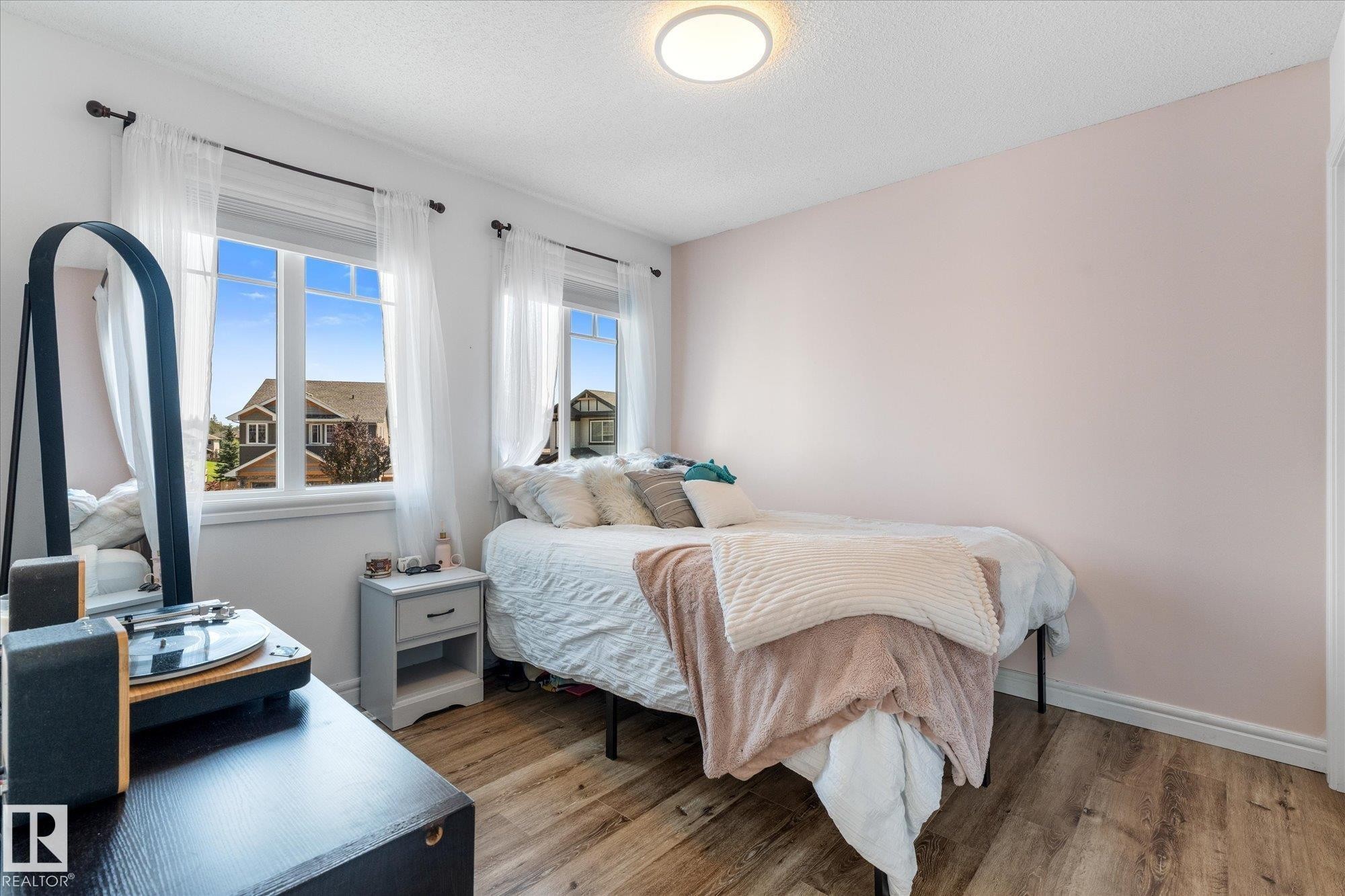 41 Meadowview Landing, Spruce Grove, AB - Indoor Photo Showing Bedroom