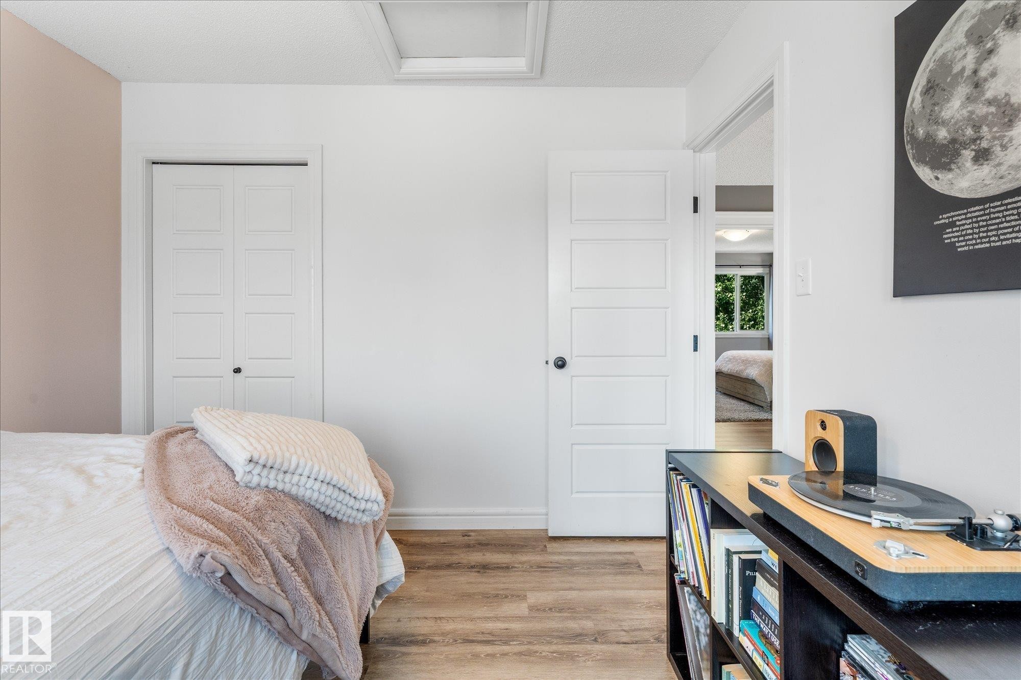 41 Meadowview Landing, Spruce Grove, AB - Indoor Photo Showing Bedroom