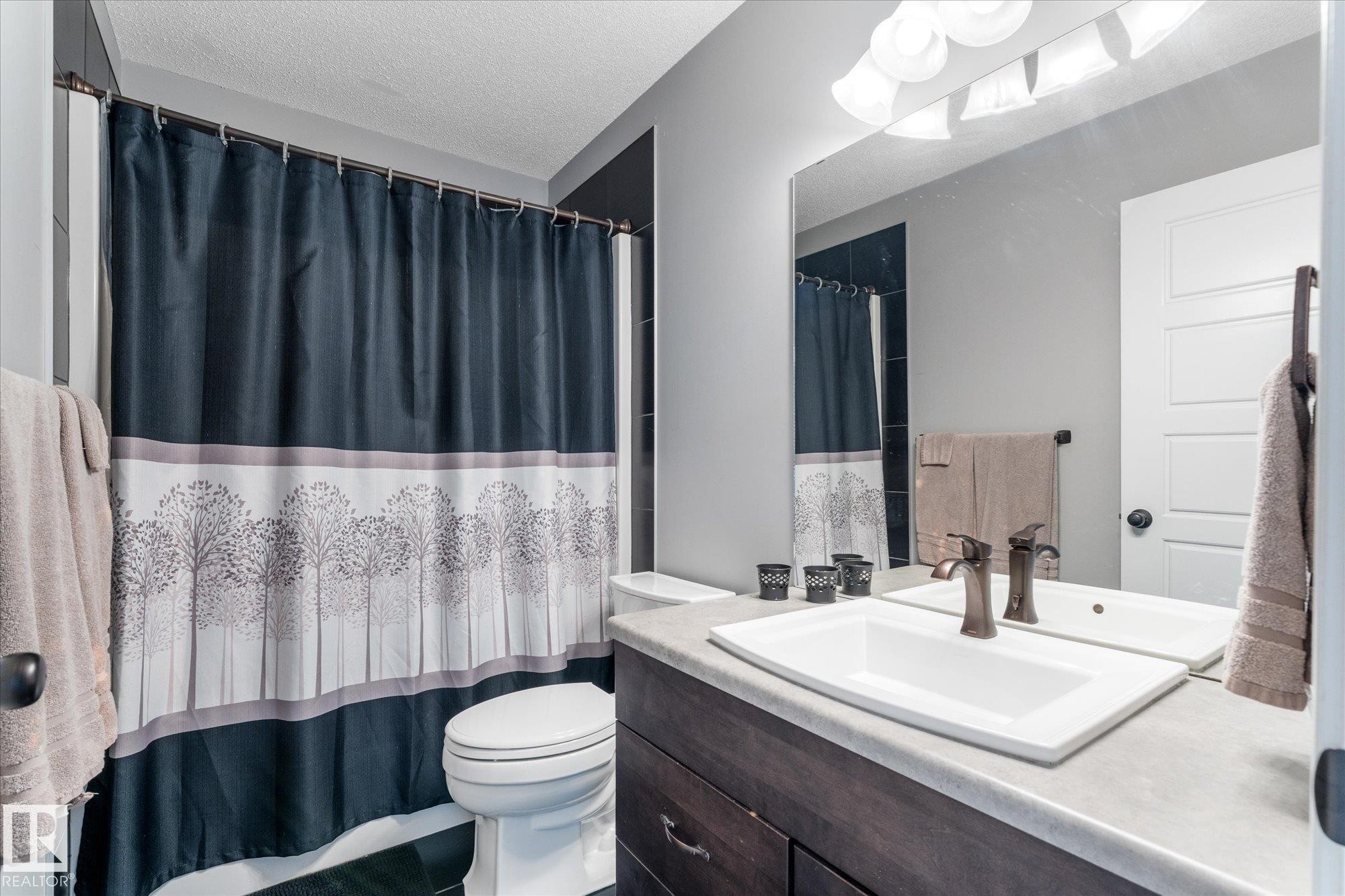 41 Meadowview Landing, Spruce Grove, AB - Indoor Photo Showing Bathroom