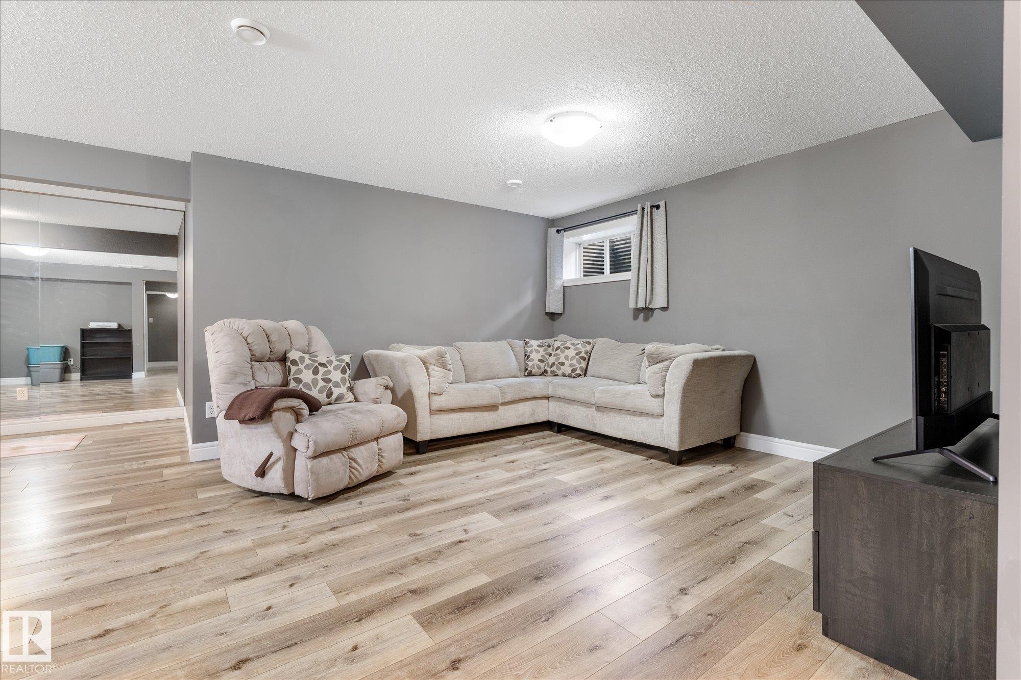 41 Meadowview Landing, Spruce Grove, AB - Indoor Photo Showing Living Room