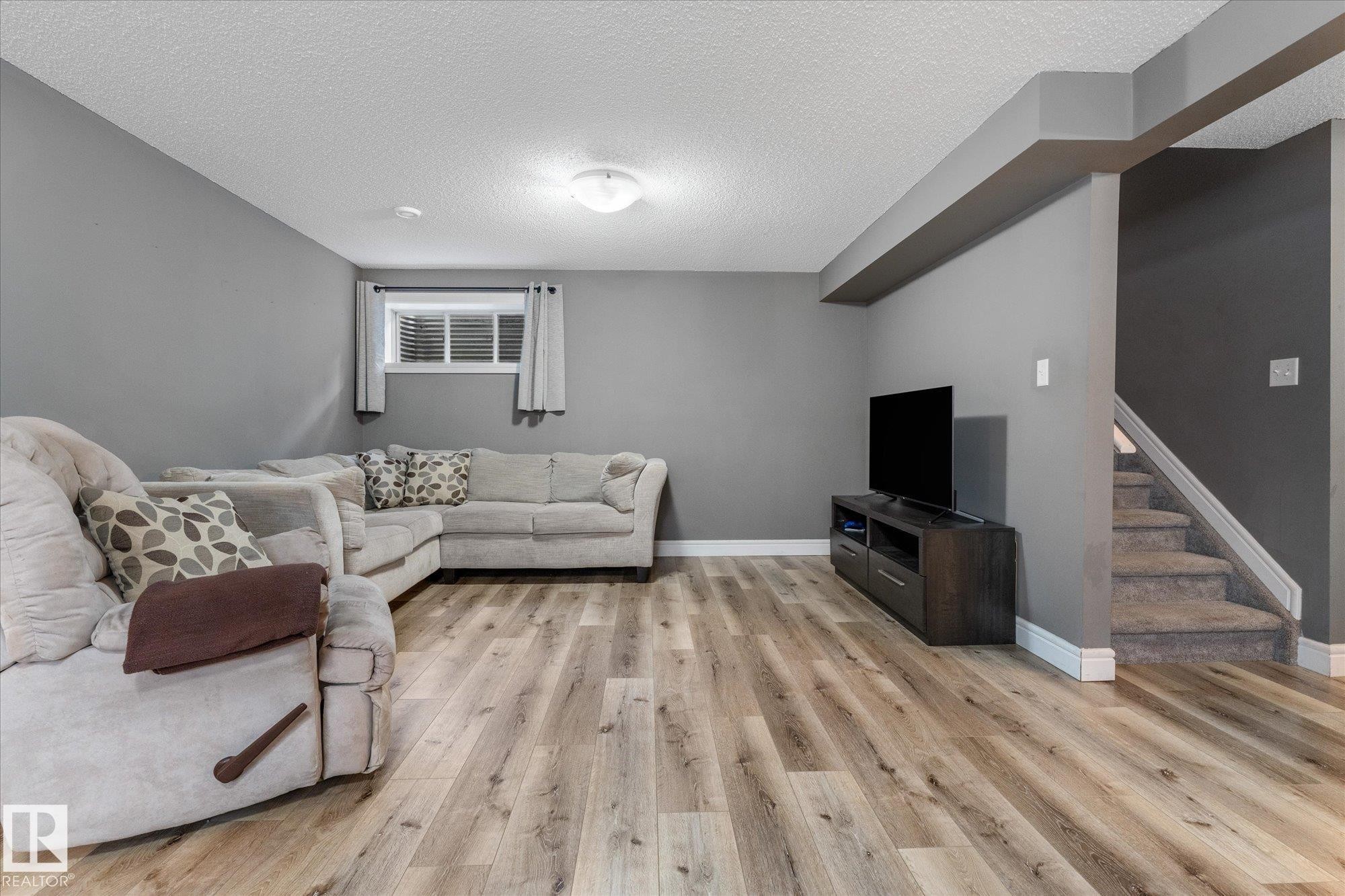 41 Meadowview Landing, Spruce Grove, AB - Indoor Photo Showing Living Room