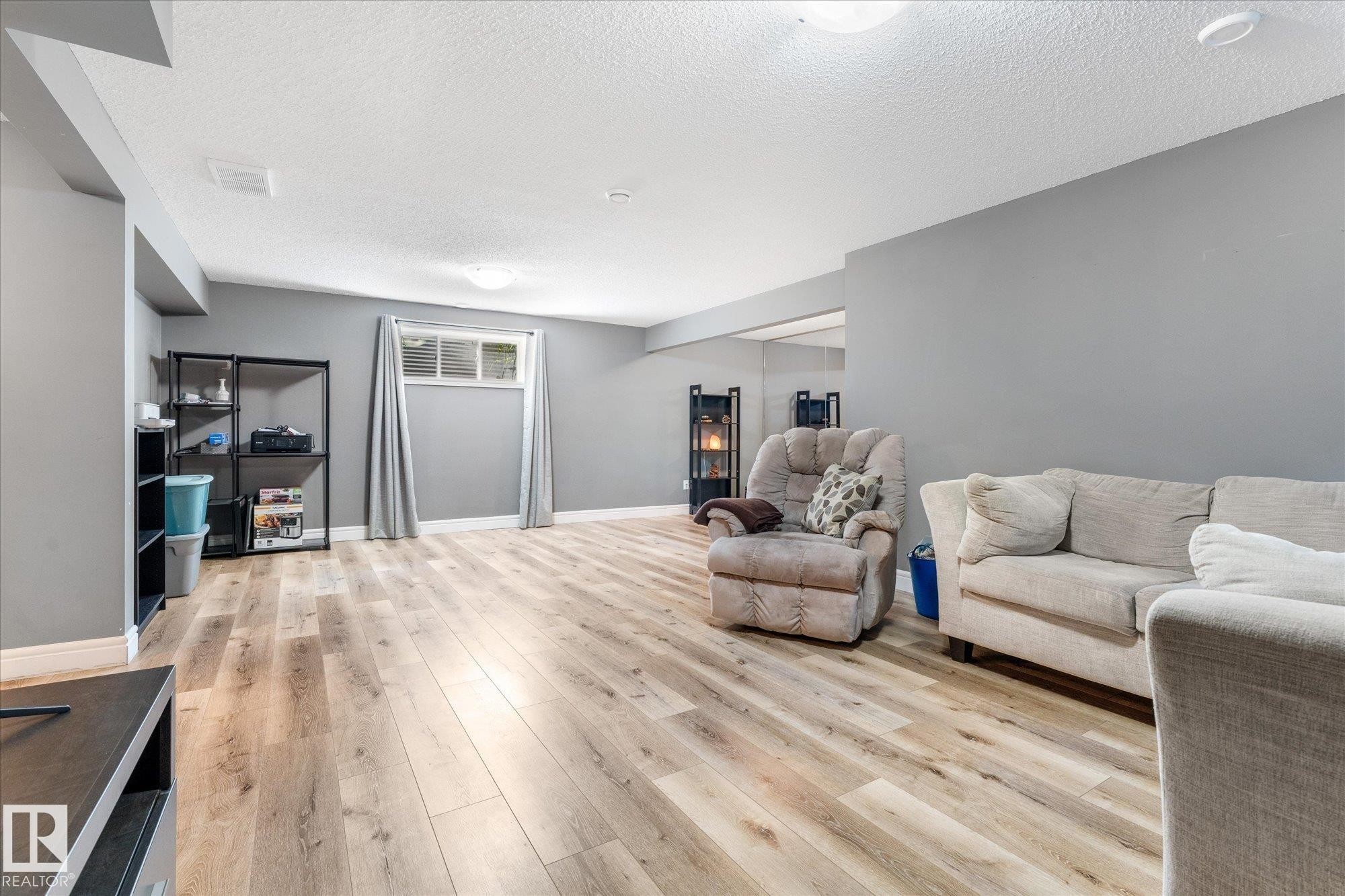 41 Meadowview Landing, Spruce Grove, AB - Indoor Photo Showing Living Room