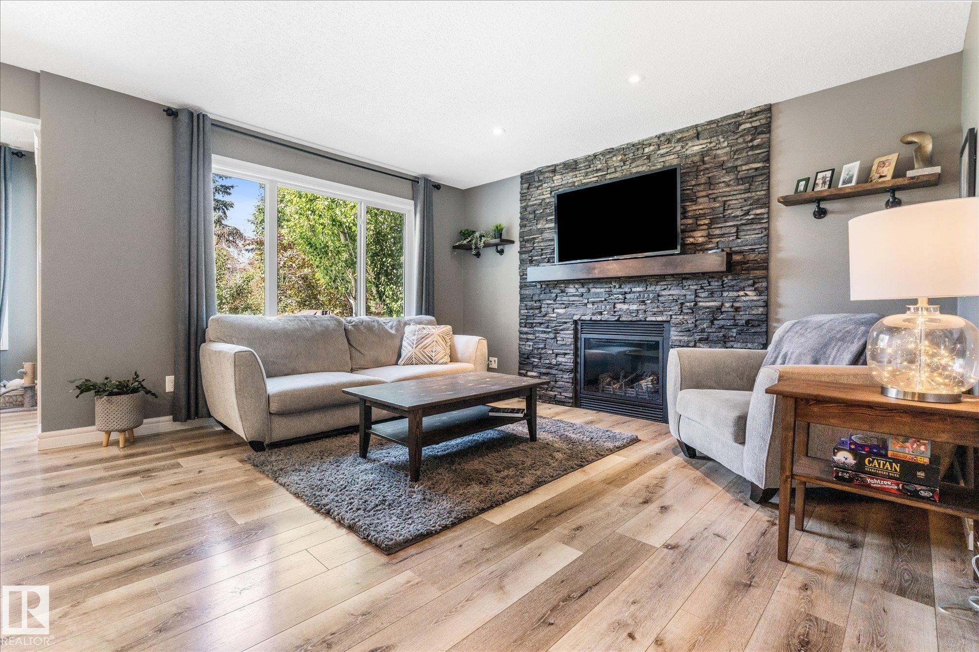 41 Meadowview Landing, Spruce Grove, AB - Indoor Photo Showing Living Room With Fireplace