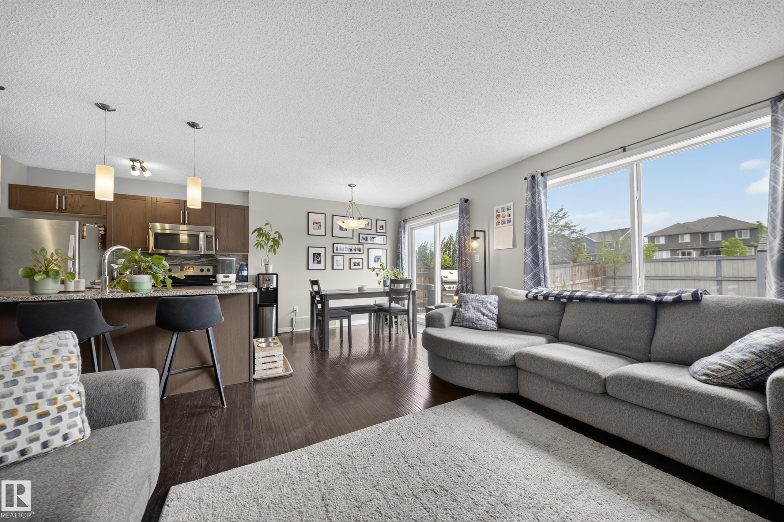 2155 67 Street Sw, Edmonton, AB - Indoor Photo Showing Living Room
