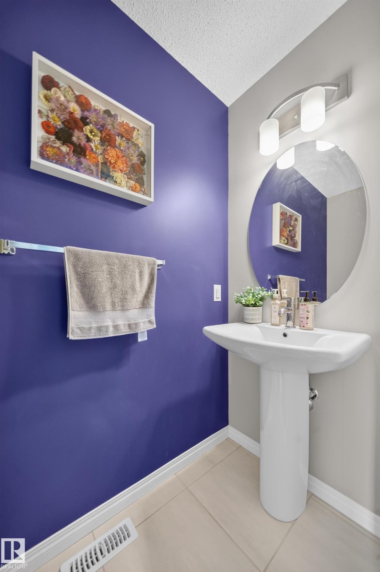 2155 67 Street Sw, Edmonton, AB - Indoor Photo Showing Bathroom