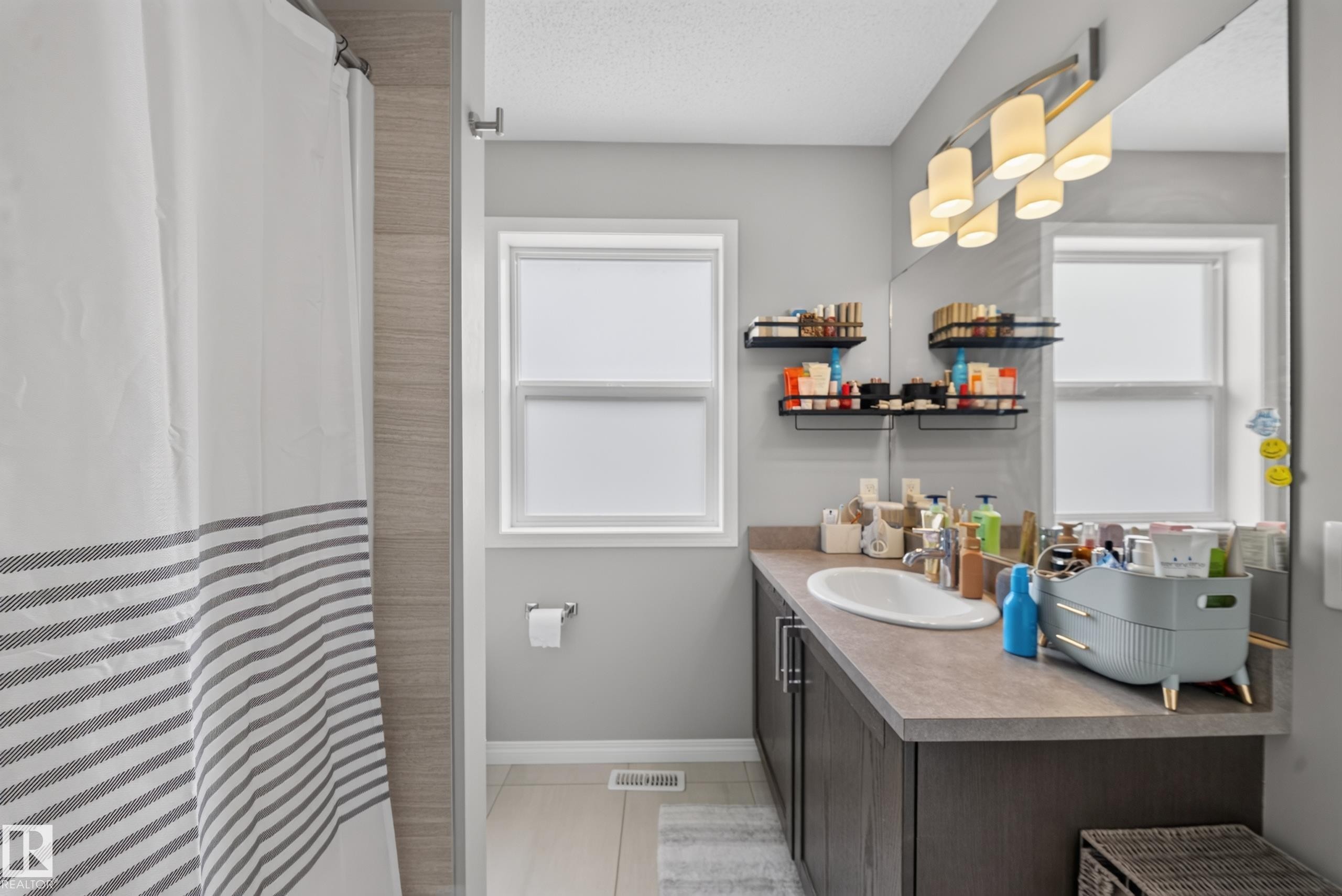 2155 67 Street Sw, Edmonton, AB - Indoor Photo Showing Bathroom
