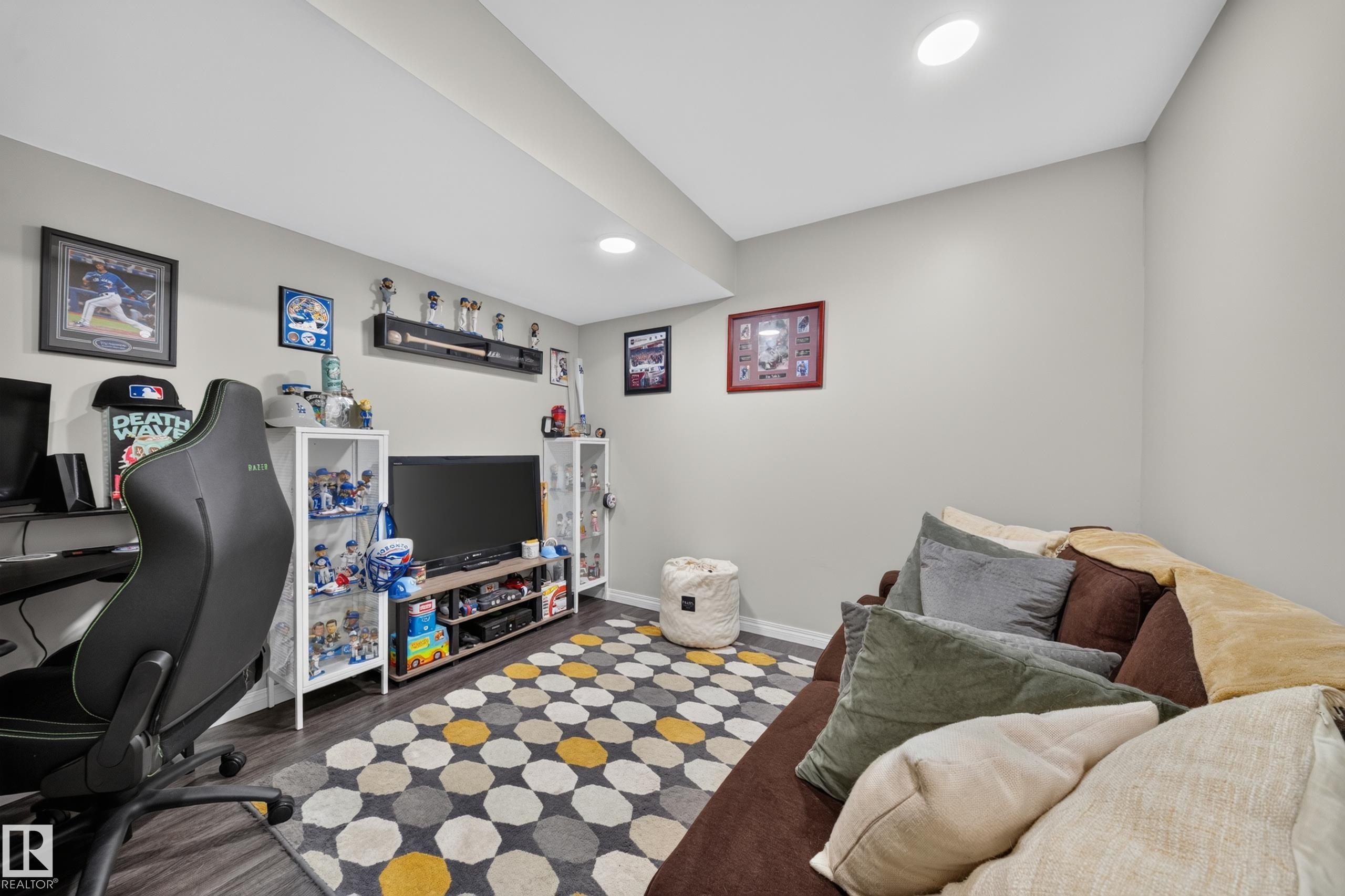 2155 67 Street Sw, Edmonton, AB - Indoor