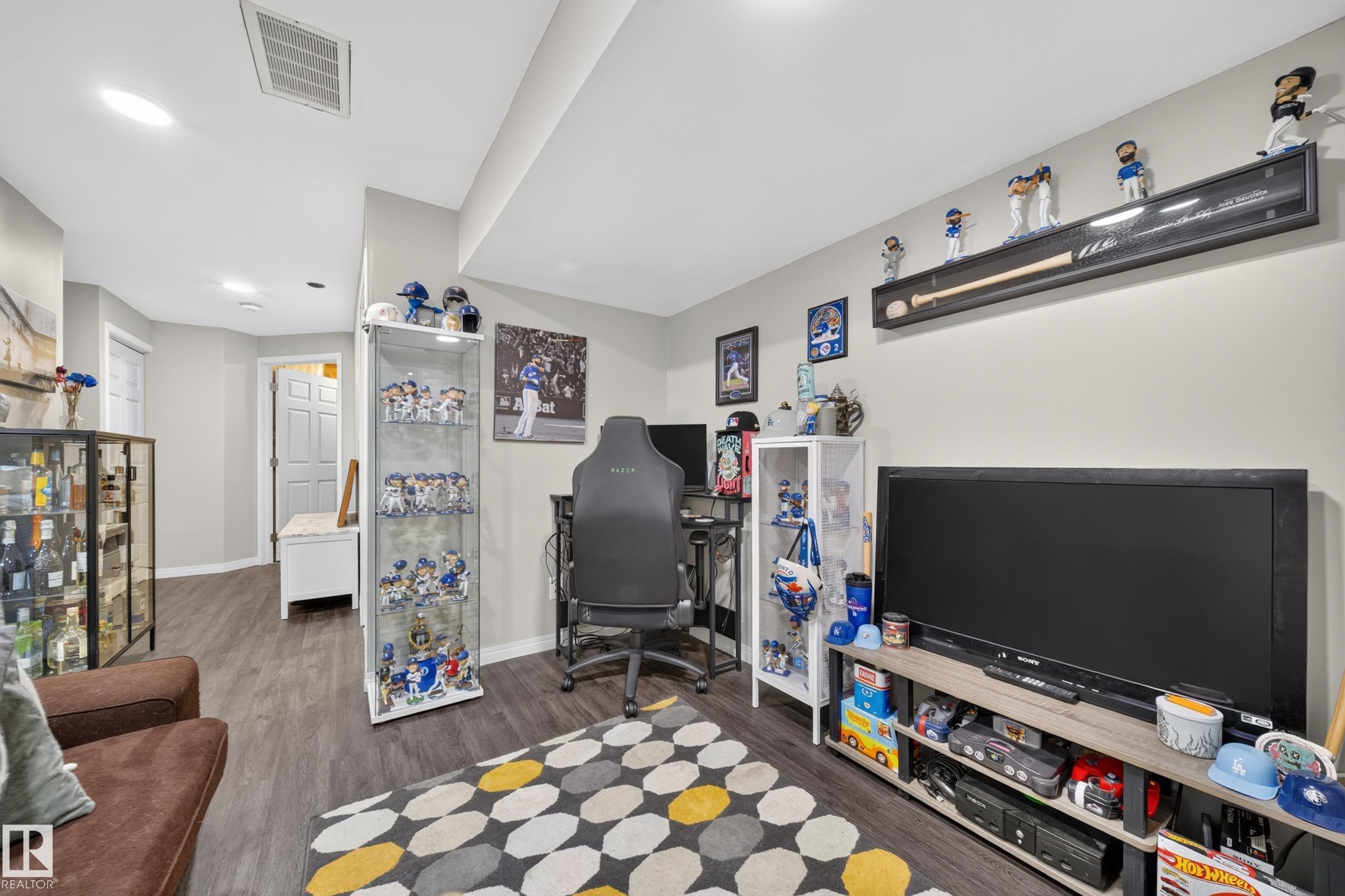 2155 67 Street Sw, Edmonton, AB - Indoor
