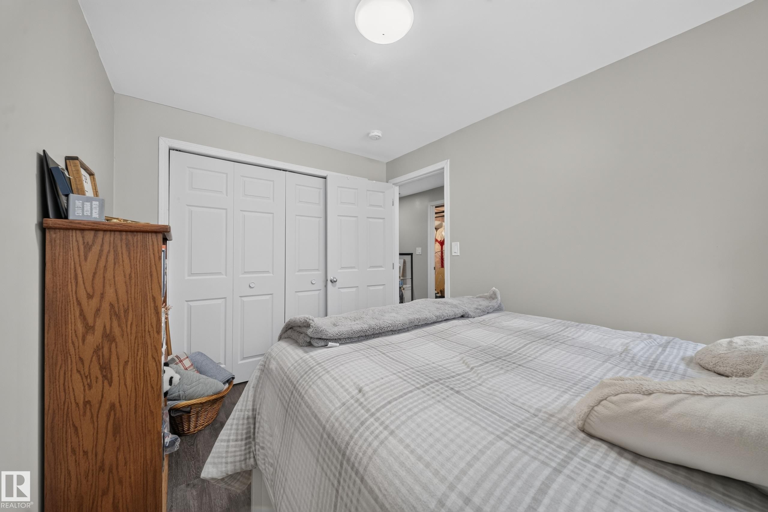 2155 67 Street Sw, Edmonton, AB - Indoor Photo Showing Bedroom