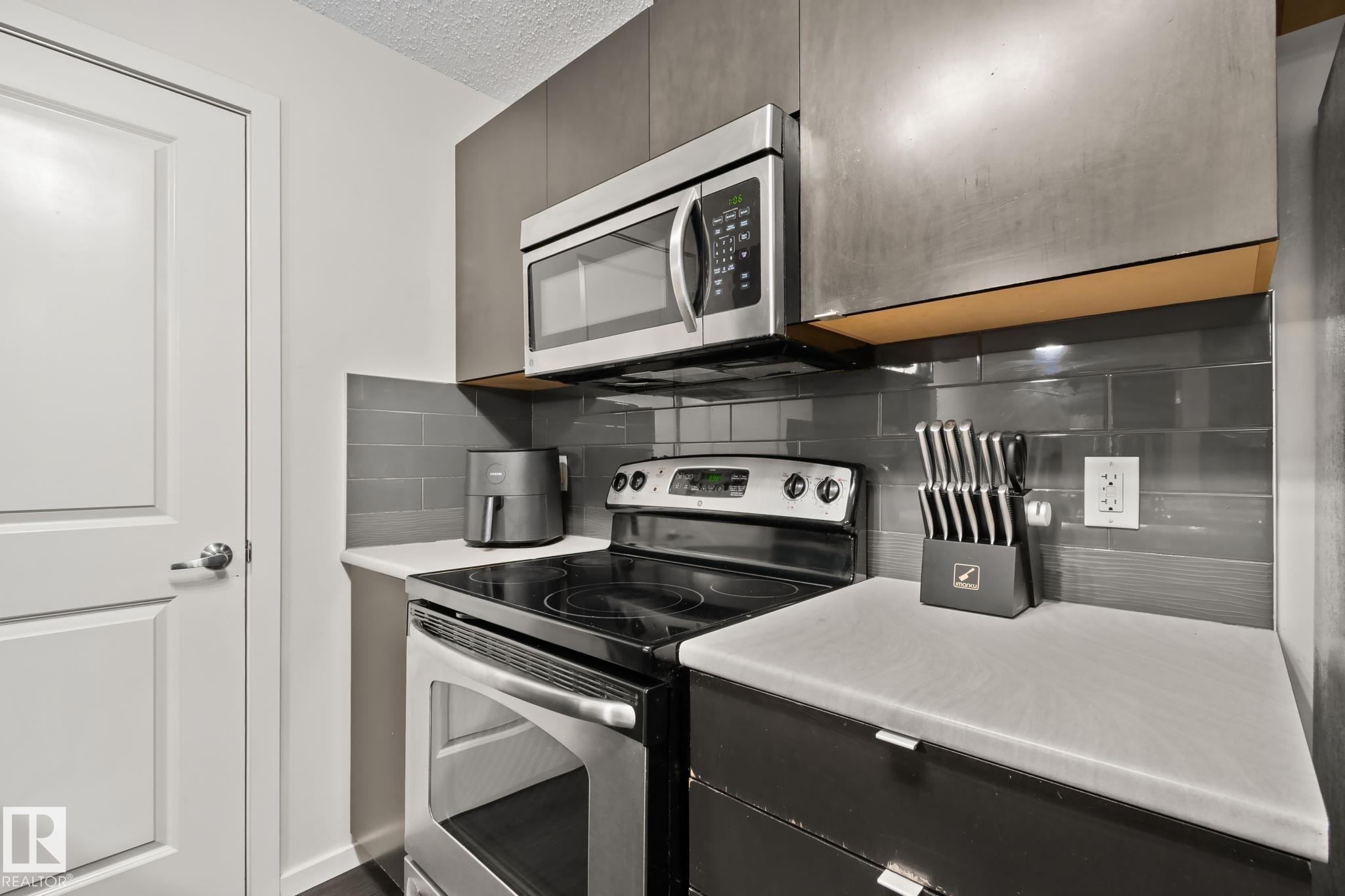 #226 344 Windermere Rd Nw, Edmonton, AB - Indoor Photo Showing Kitchen