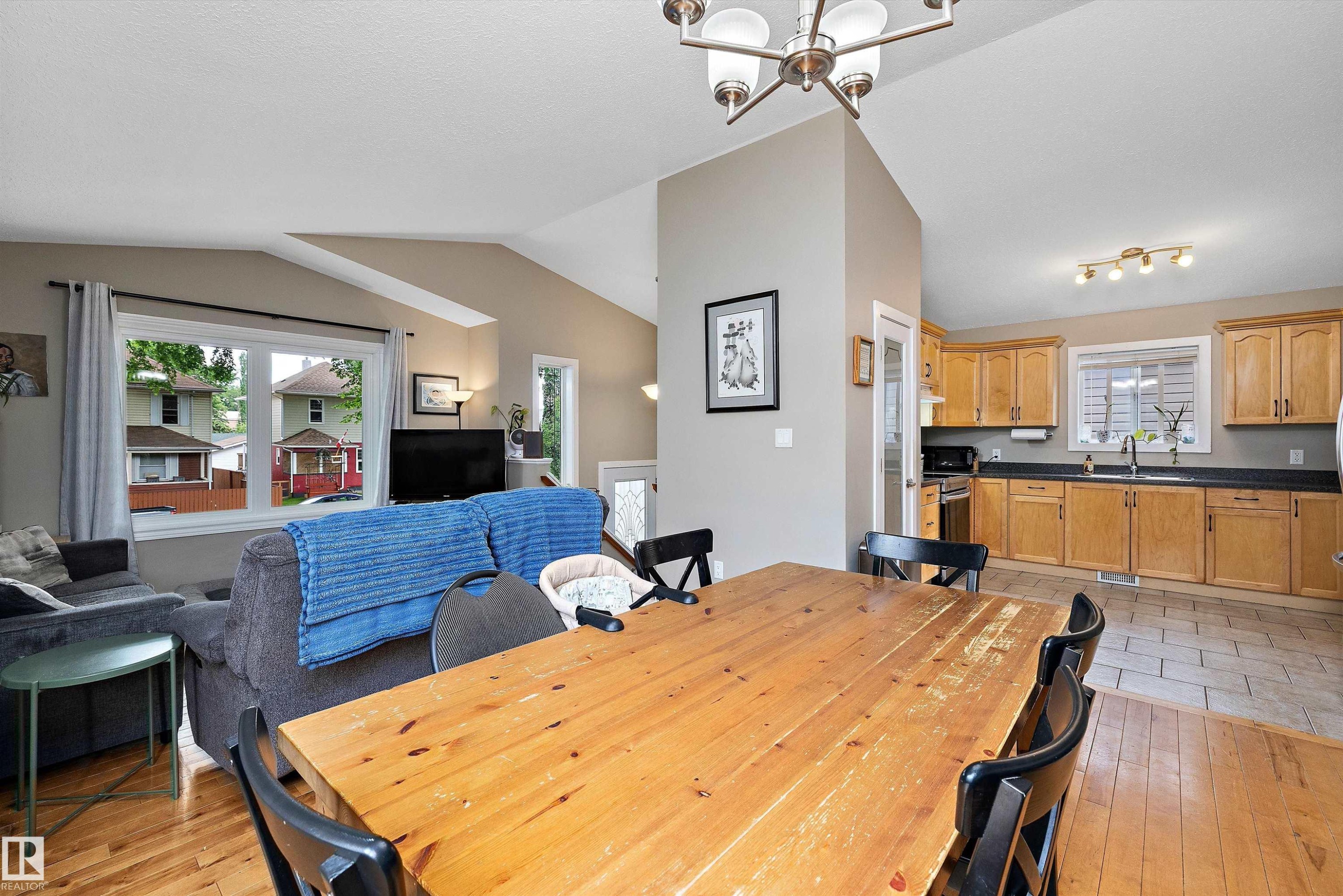 11432 87 Street Nw, Edmonton, AB - Indoor