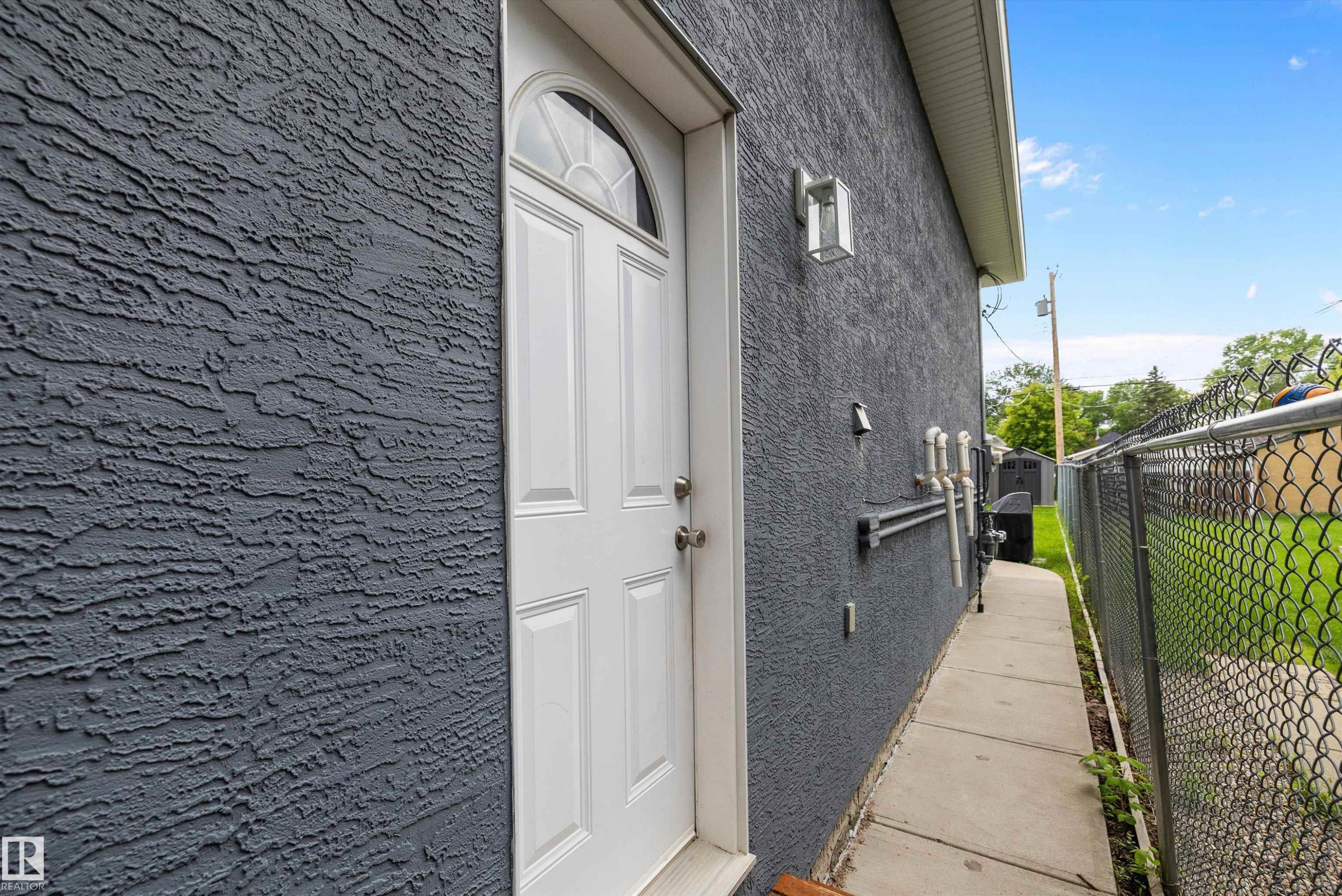 11432 87 Street Nw, Edmonton, AB - Outdoor