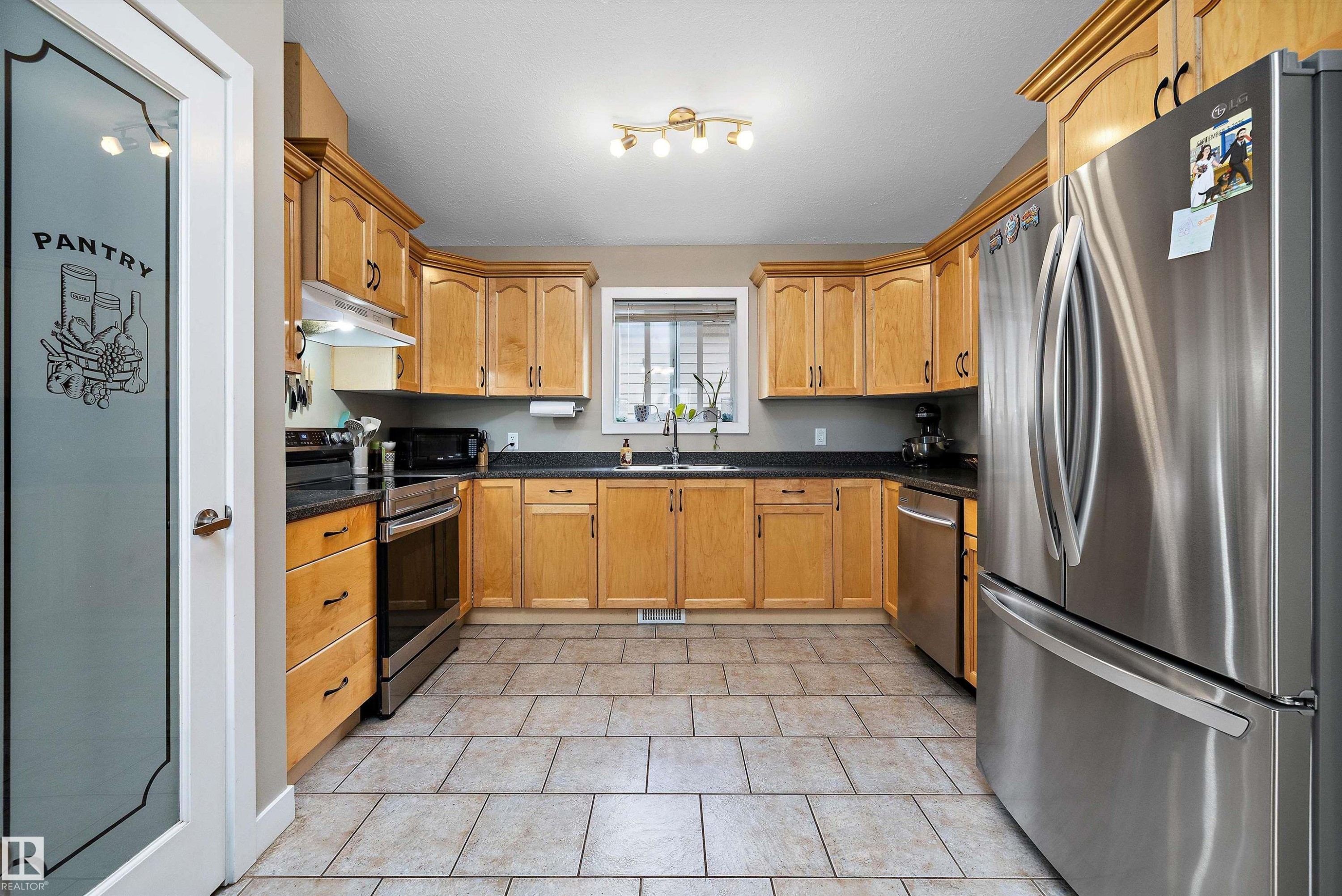 11432 87 Street Nw, Edmonton, AB - Indoor Photo Showing Kitchen