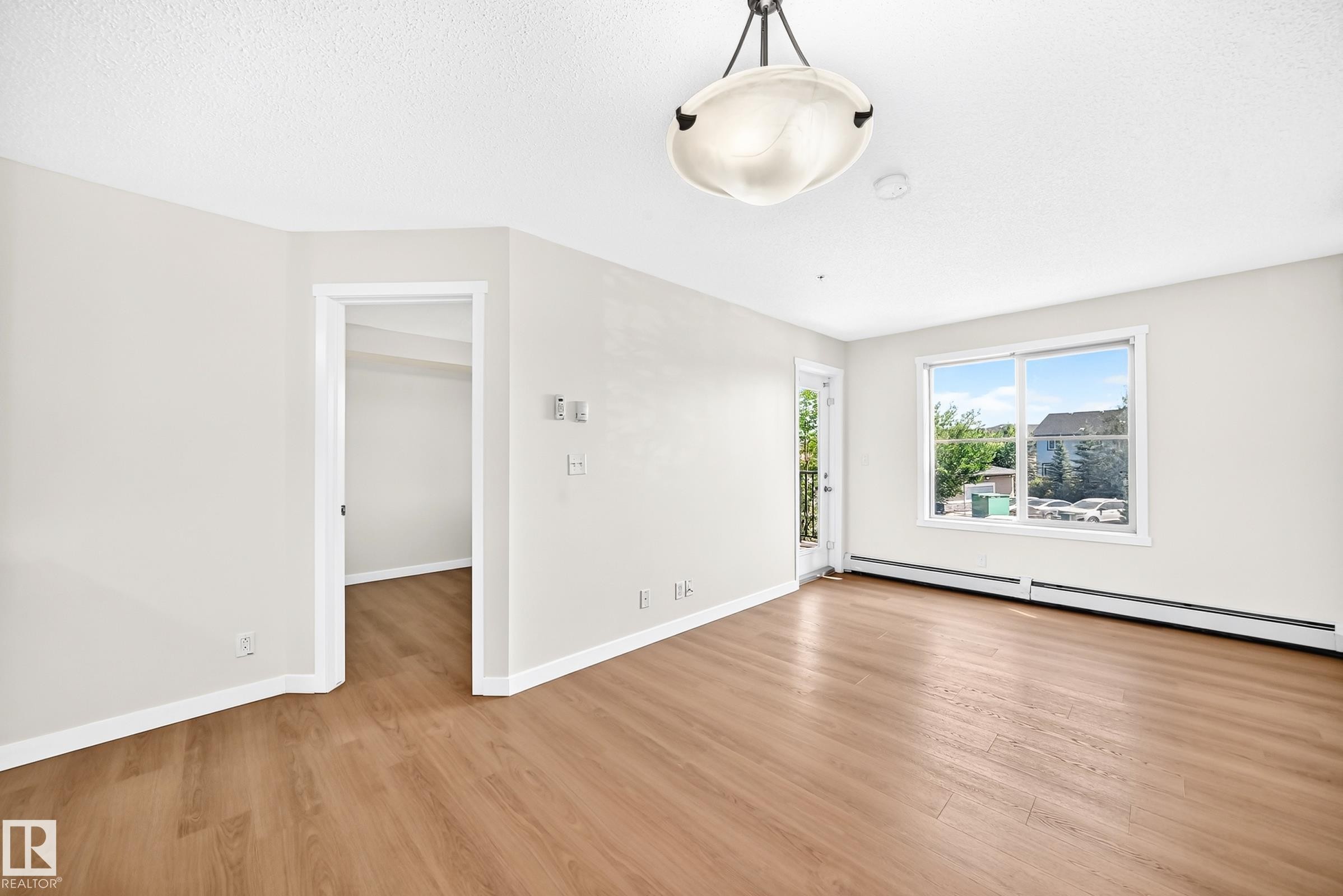 #206 3315 James Mowatt Tr Sw, Edmonton, AB - Indoor