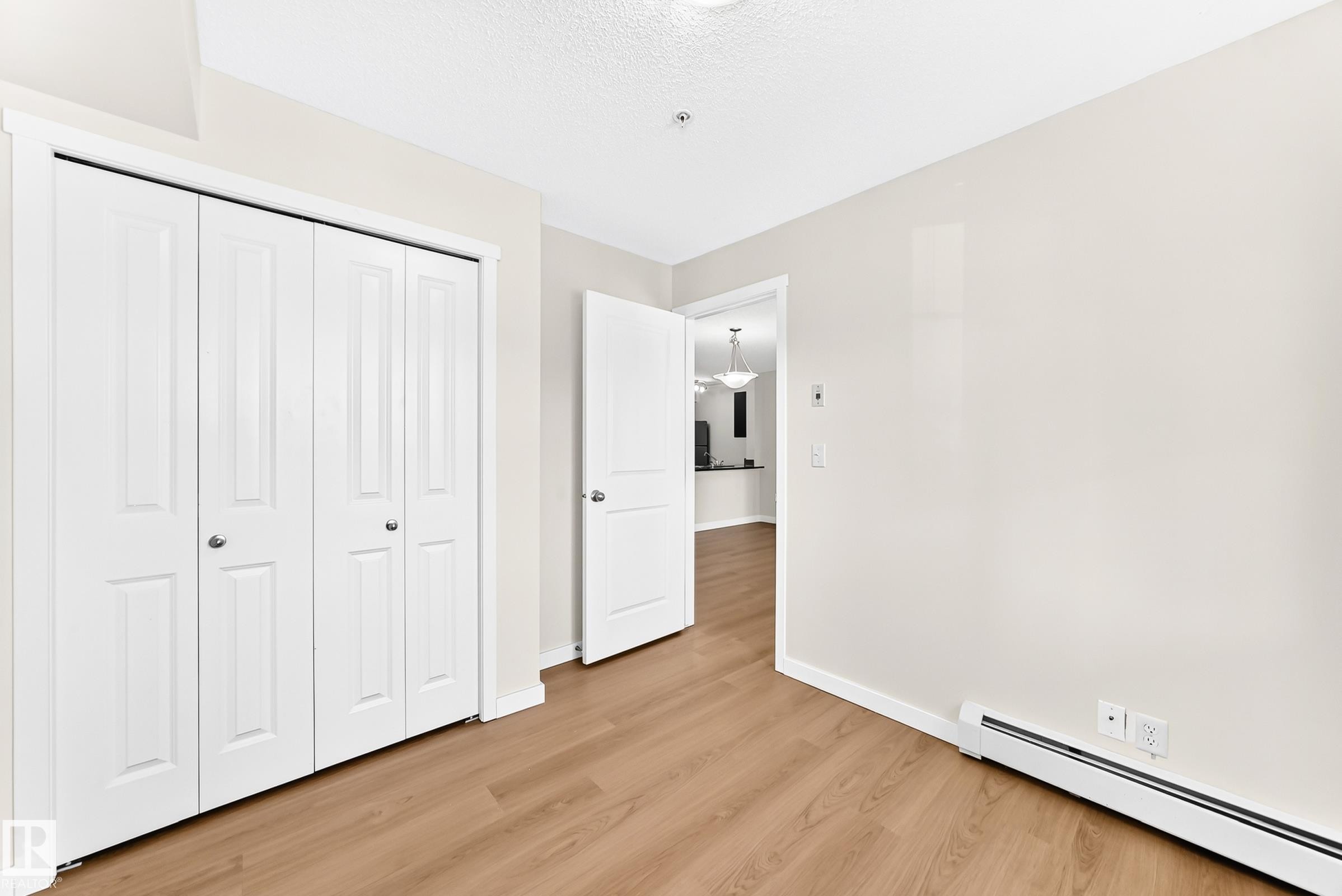 #206 3315 James Mowatt Tr Sw, Edmonton, AB - Indoor Photo Showing Other Room