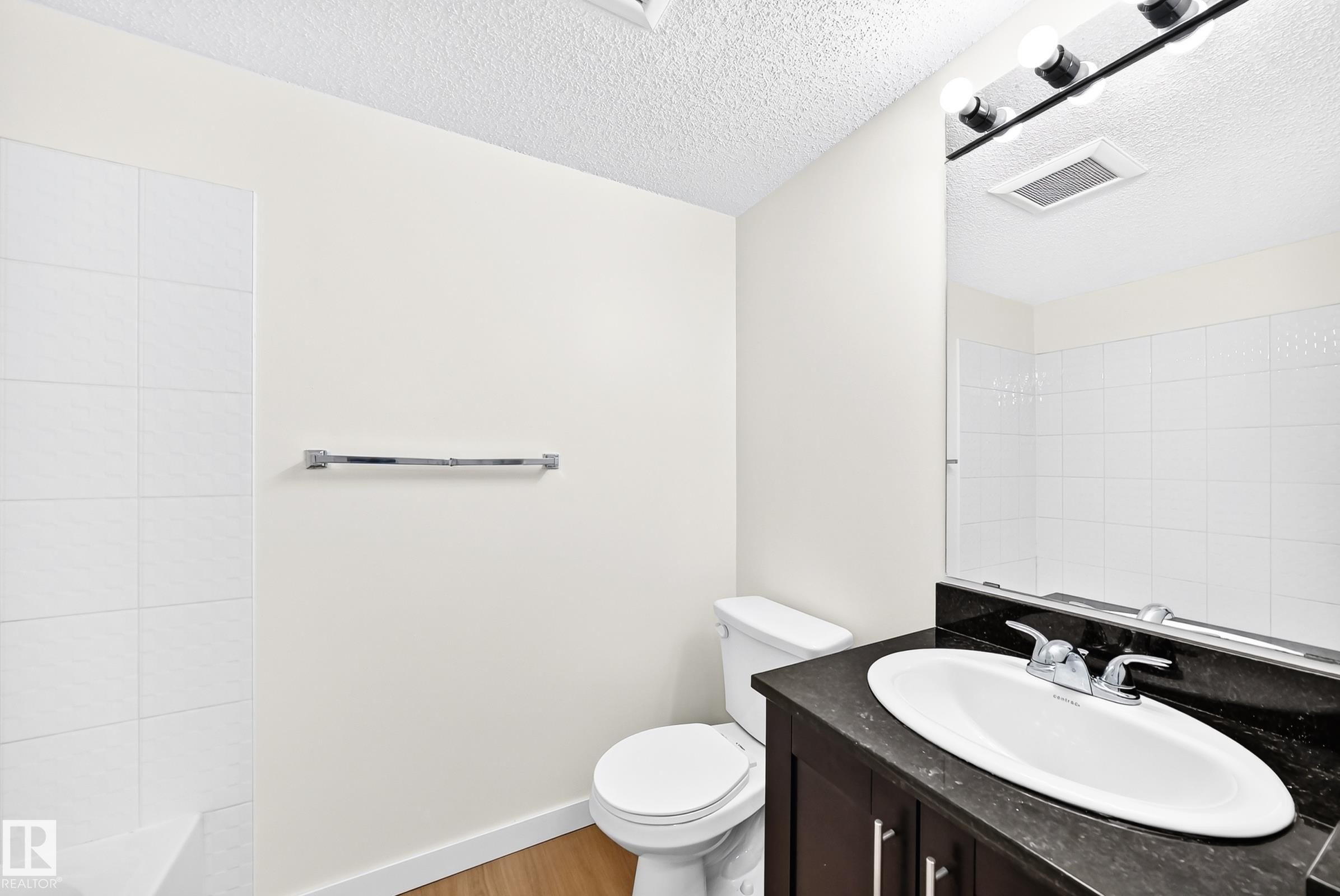#206 3315 James Mowatt Tr Sw, Edmonton, AB - Indoor Photo Showing Bathroom