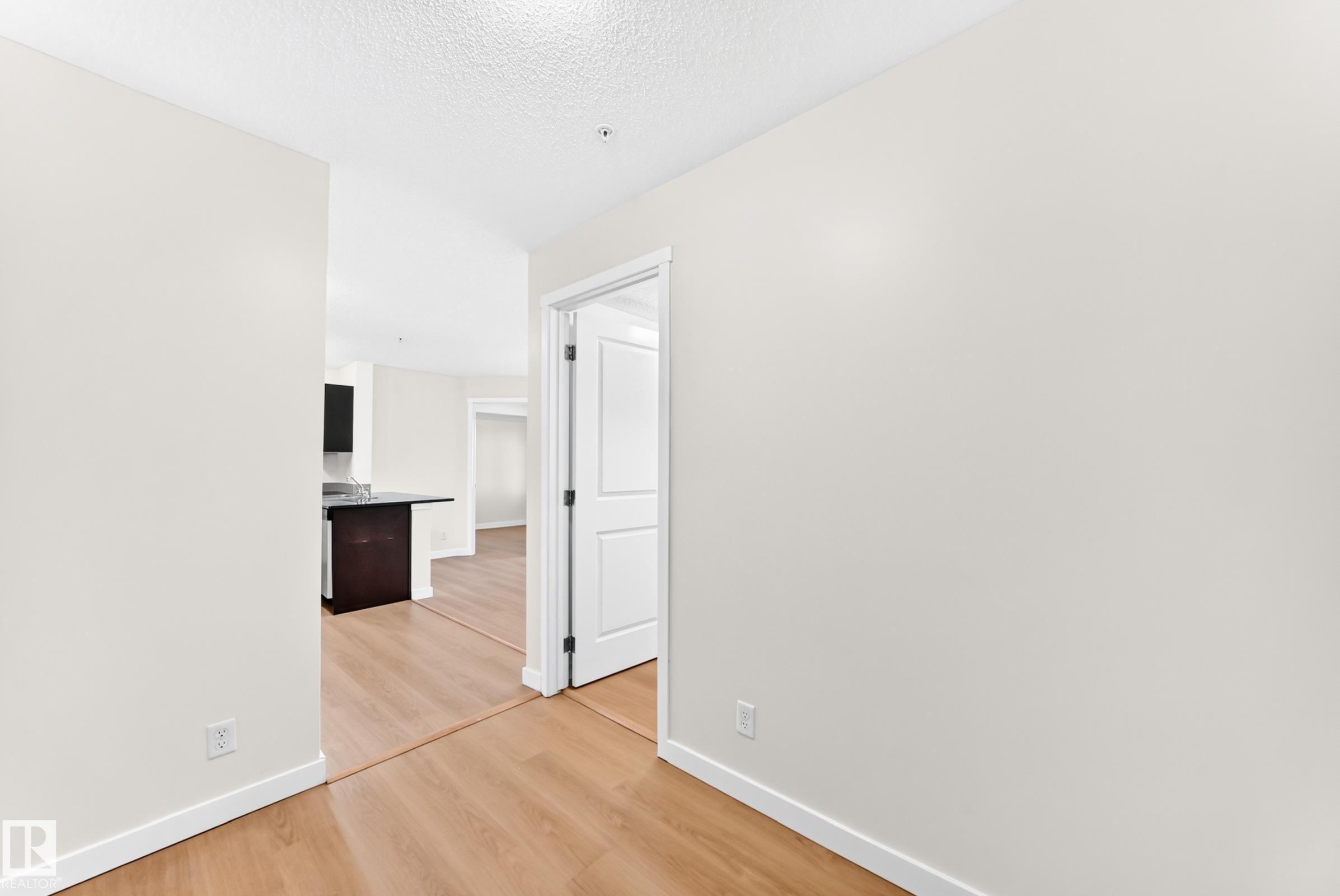 #206 3315 James Mowatt Tr Sw, Edmonton, AB - Indoor Photo Showing Other Room