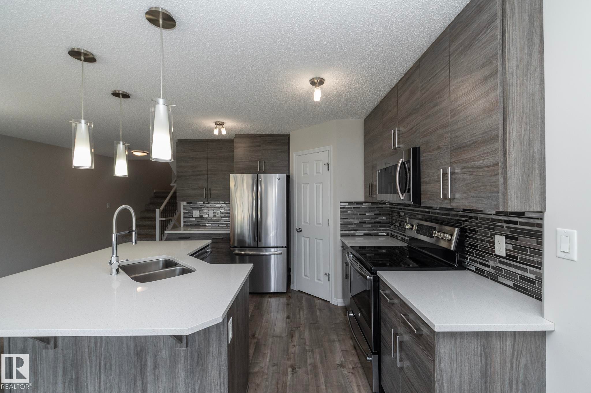 5233 Crabapple Link Sw, Edmonton, AB - Indoor Photo Showing Kitchen With Stainless Steel Kitchen With Double Sink With Upgraded Kitchen