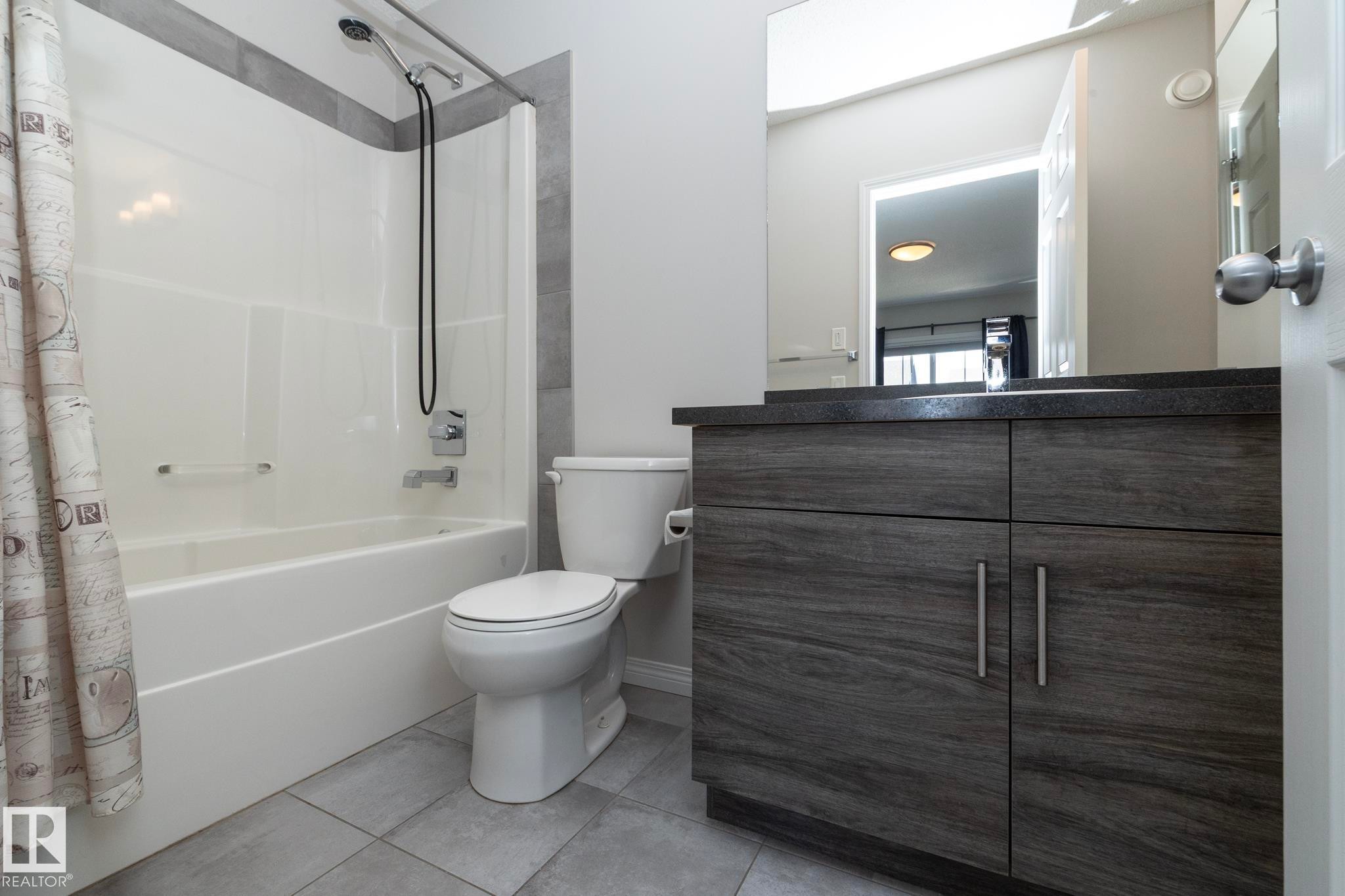 5233 Crabapple Link Sw, Edmonton, AB - Indoor Photo Showing Bathroom