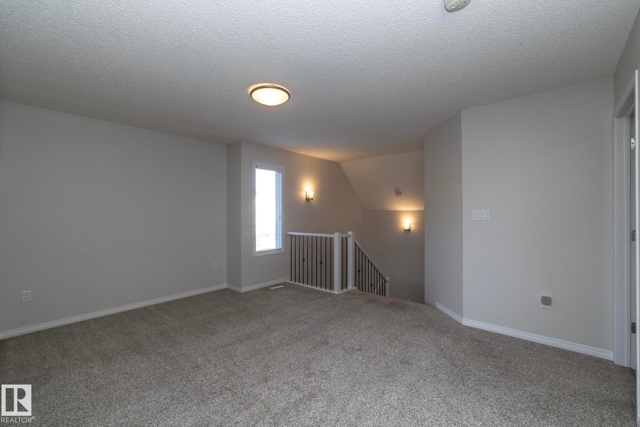 5233 Crabapple Link Sw, Edmonton, AB - Indoor Photo Showing Other Room