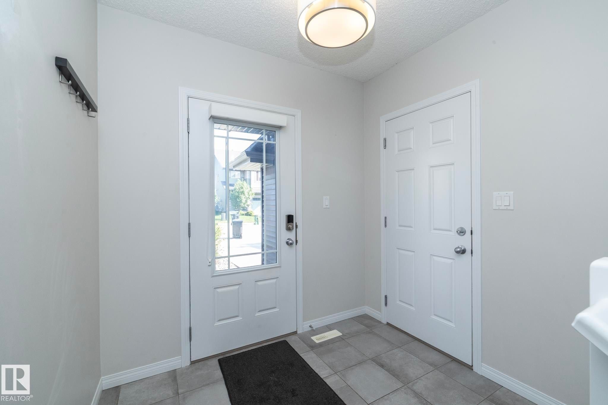 5233 Crabapple Link Sw, Edmonton, AB - Indoor Photo Showing Other Room