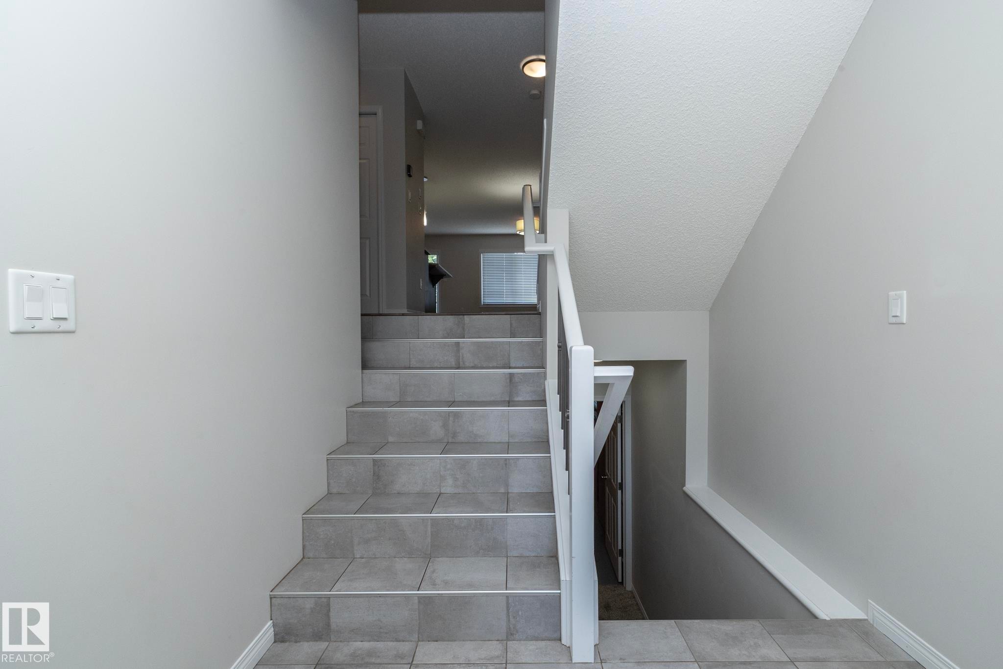 5233 Crabapple Link Sw, Edmonton, AB - Indoor Photo Showing Other Room