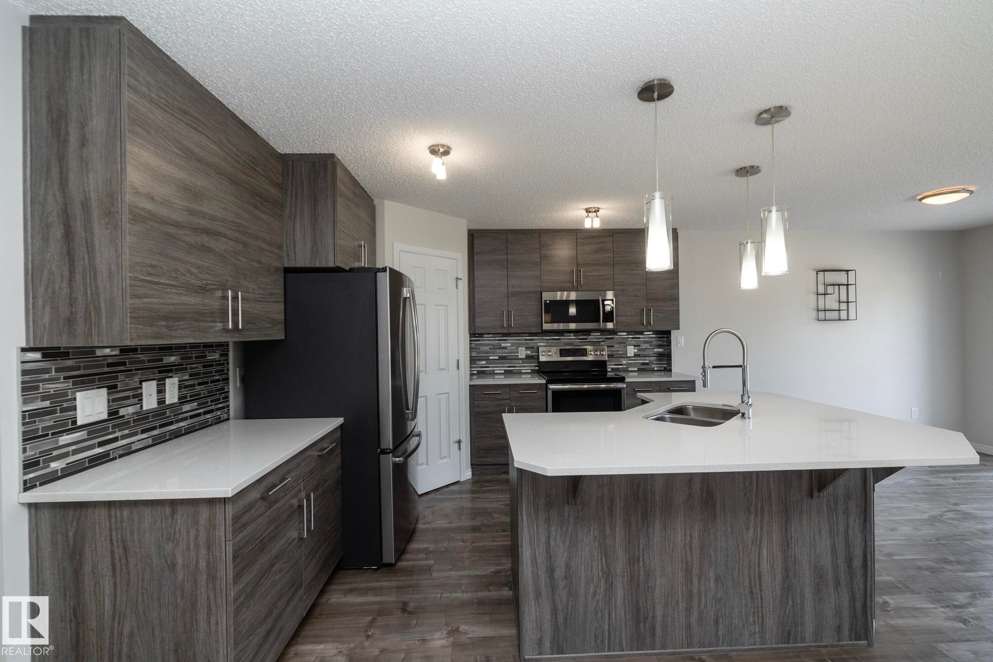 5233 Crabapple Link Sw, Edmonton, AB - Indoor Photo Showing Kitchen With Stainless Steel Kitchen With Double Sink With Upgraded Kitchen