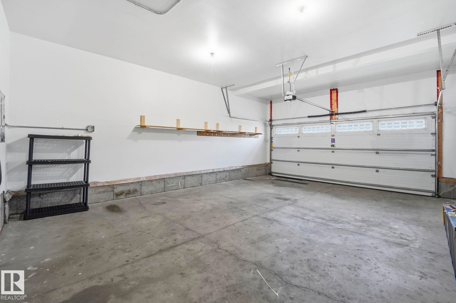 #9 94 Longview Dr, Spruce Grove, AB - Indoor Photo Showing Garage