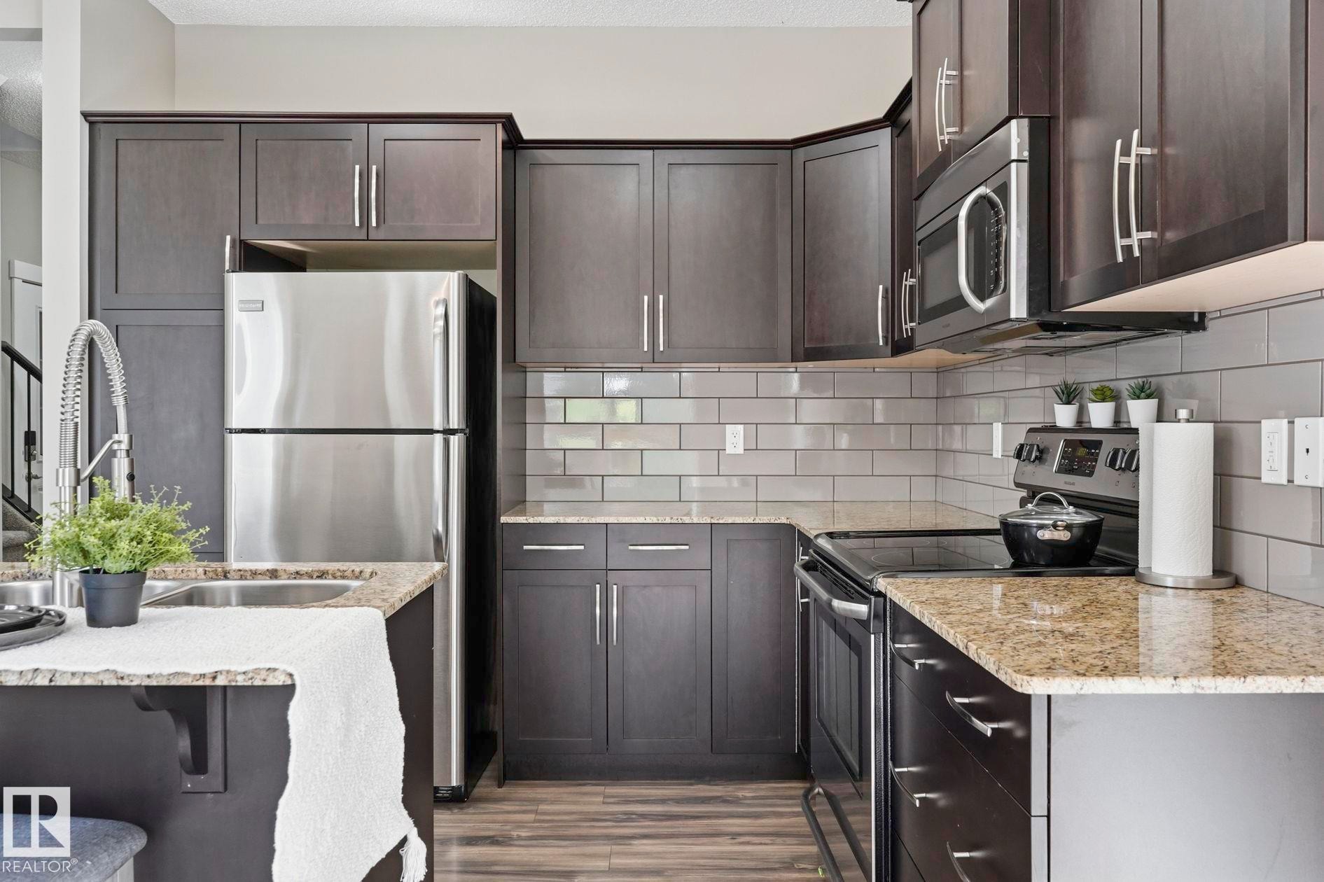 #9 94 Longview Dr, Spruce Grove, AB - Indoor Photo Showing Kitchen With Stainless Steel Kitchen With Upgraded Kitchen