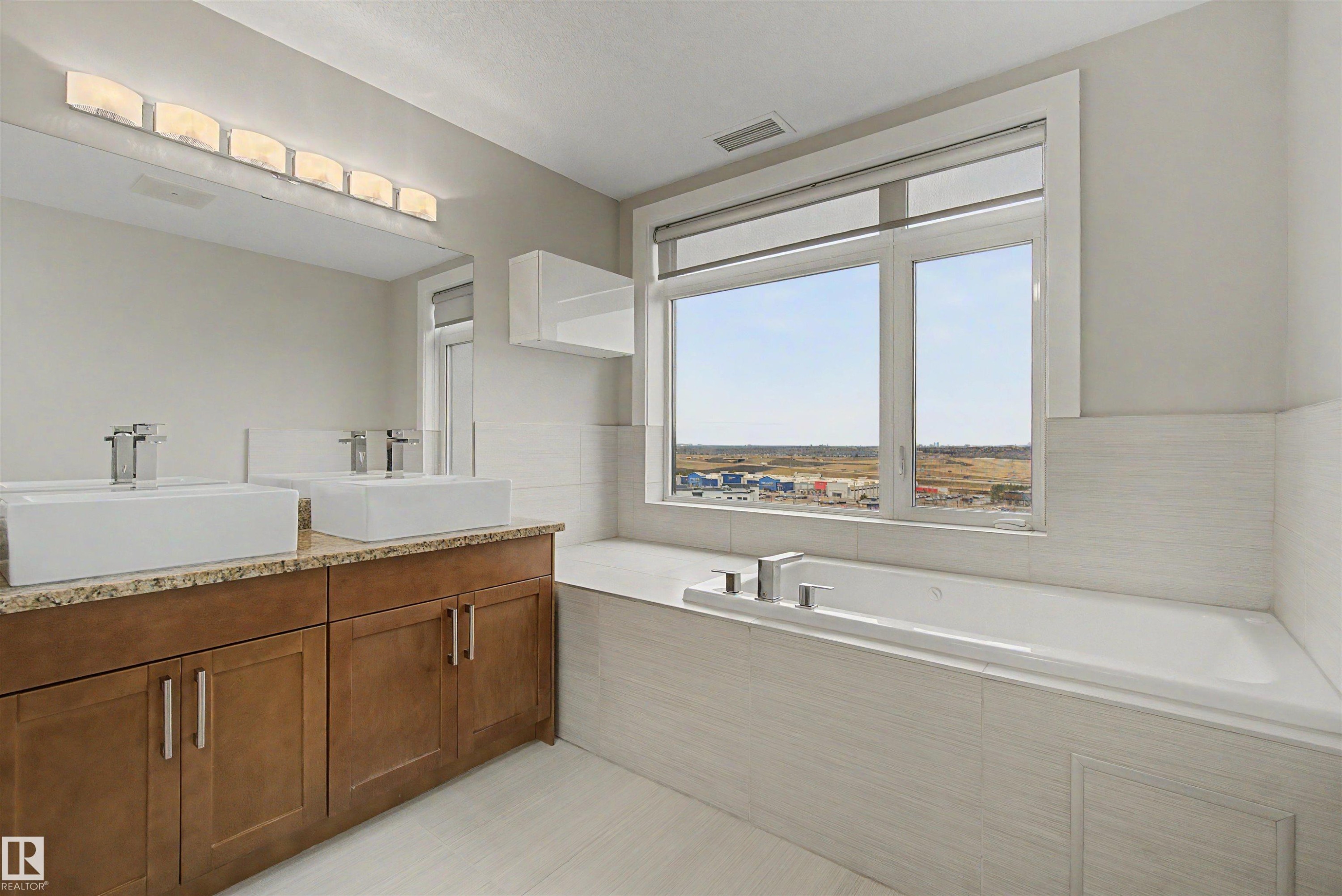 #1225 5151 Windermere Bv Sw, Edmonton, AB - Indoor Photo Showing Bathroom