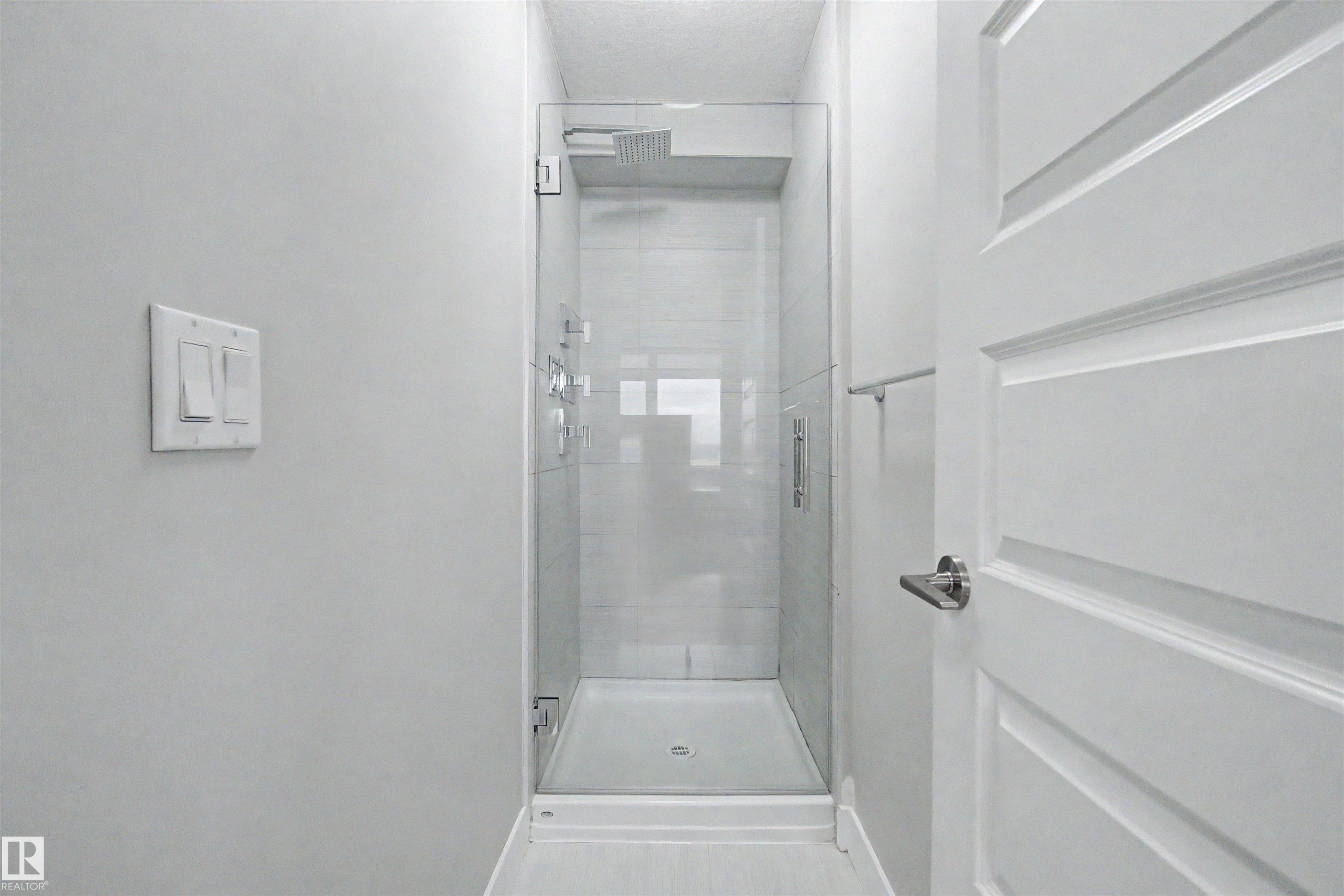 #1225 5151 Windermere Bv Sw, Edmonton, AB - Indoor Photo Showing Bathroom